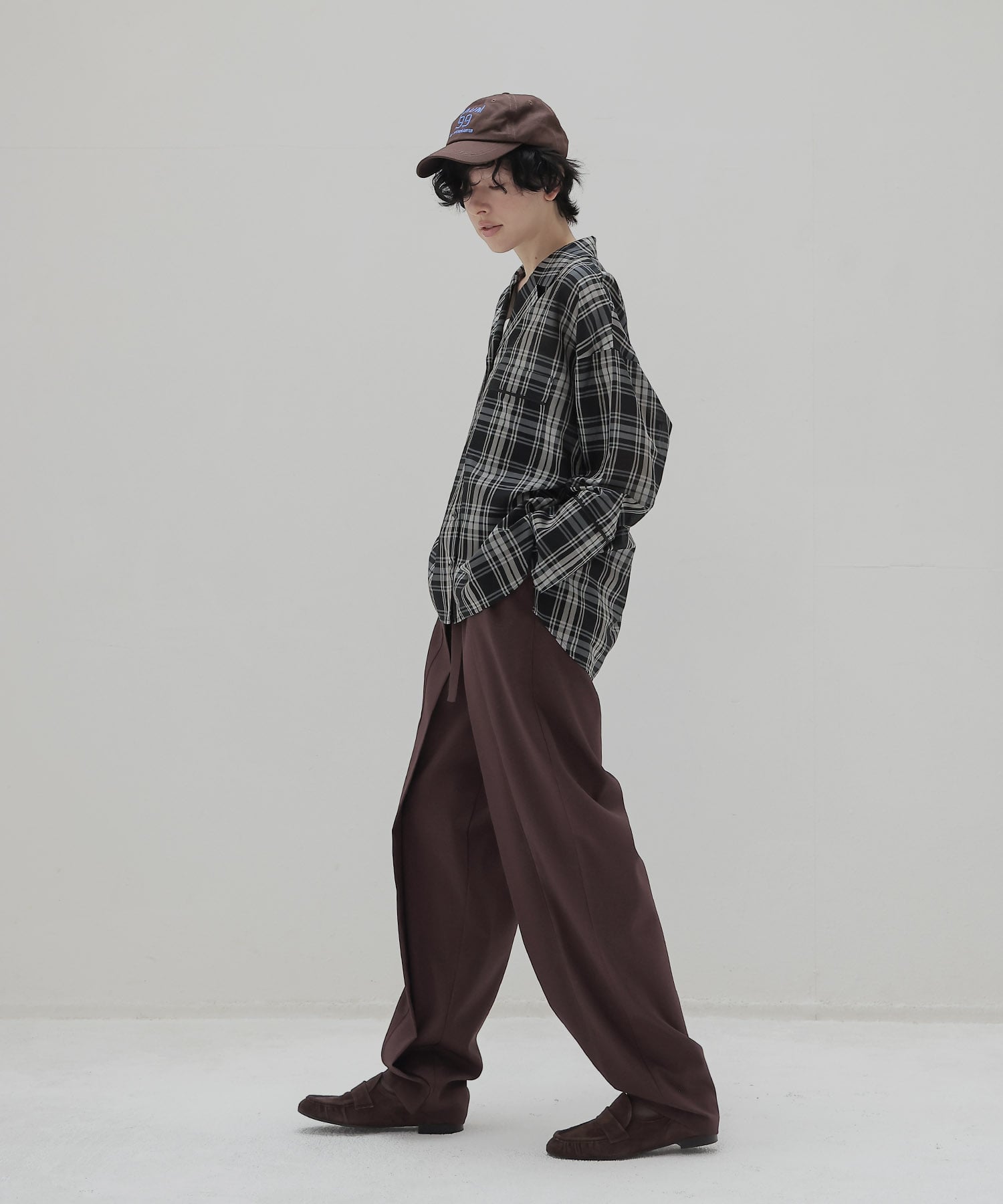 fluttering tapered pants