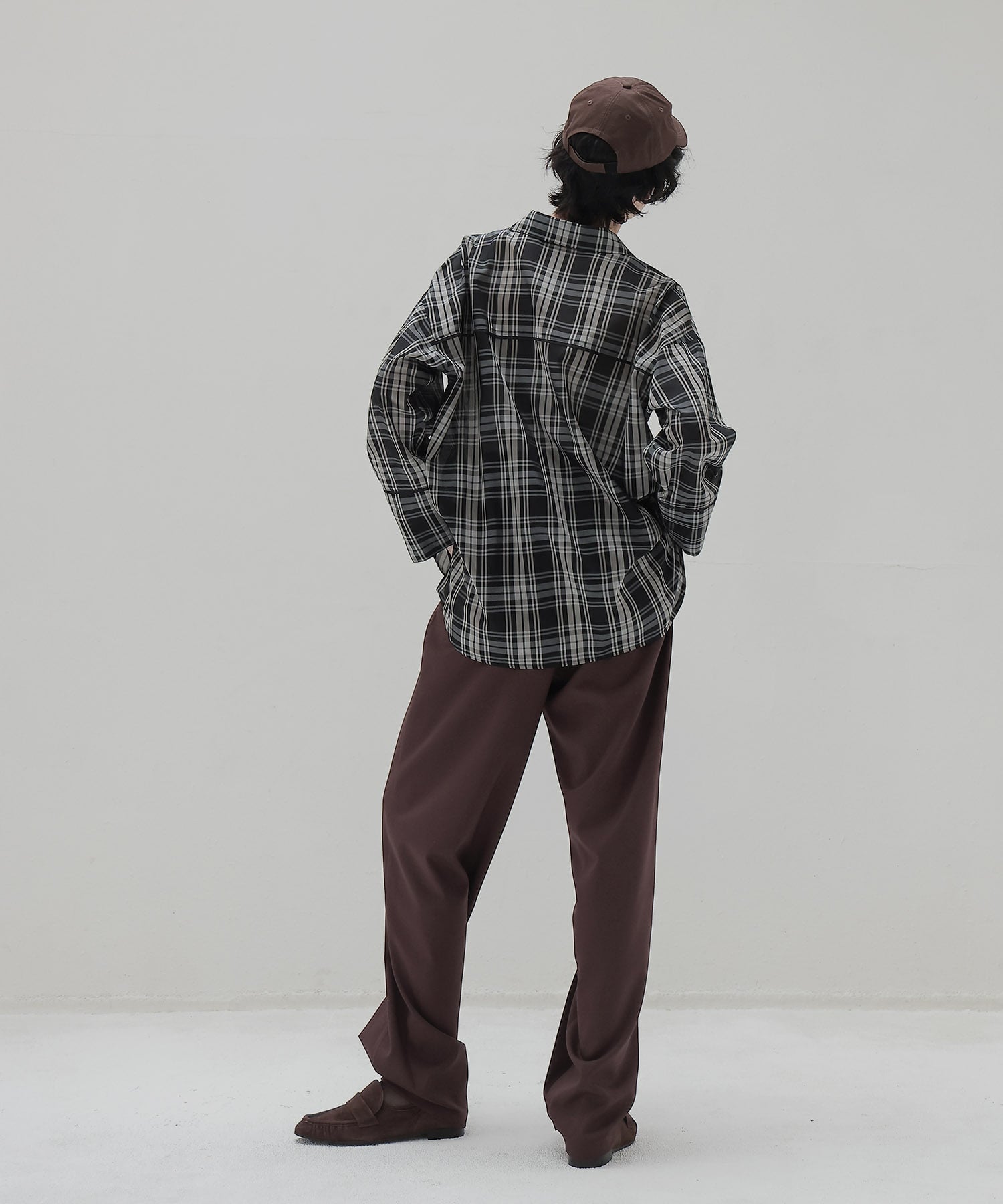 fluttering tapered pants