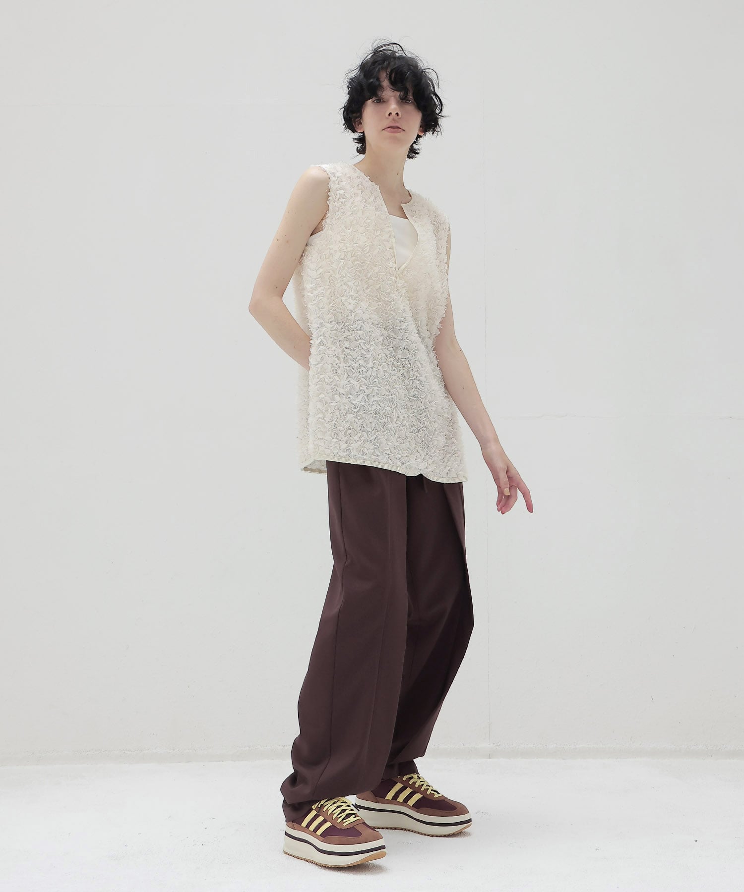 fluttering tapered pants