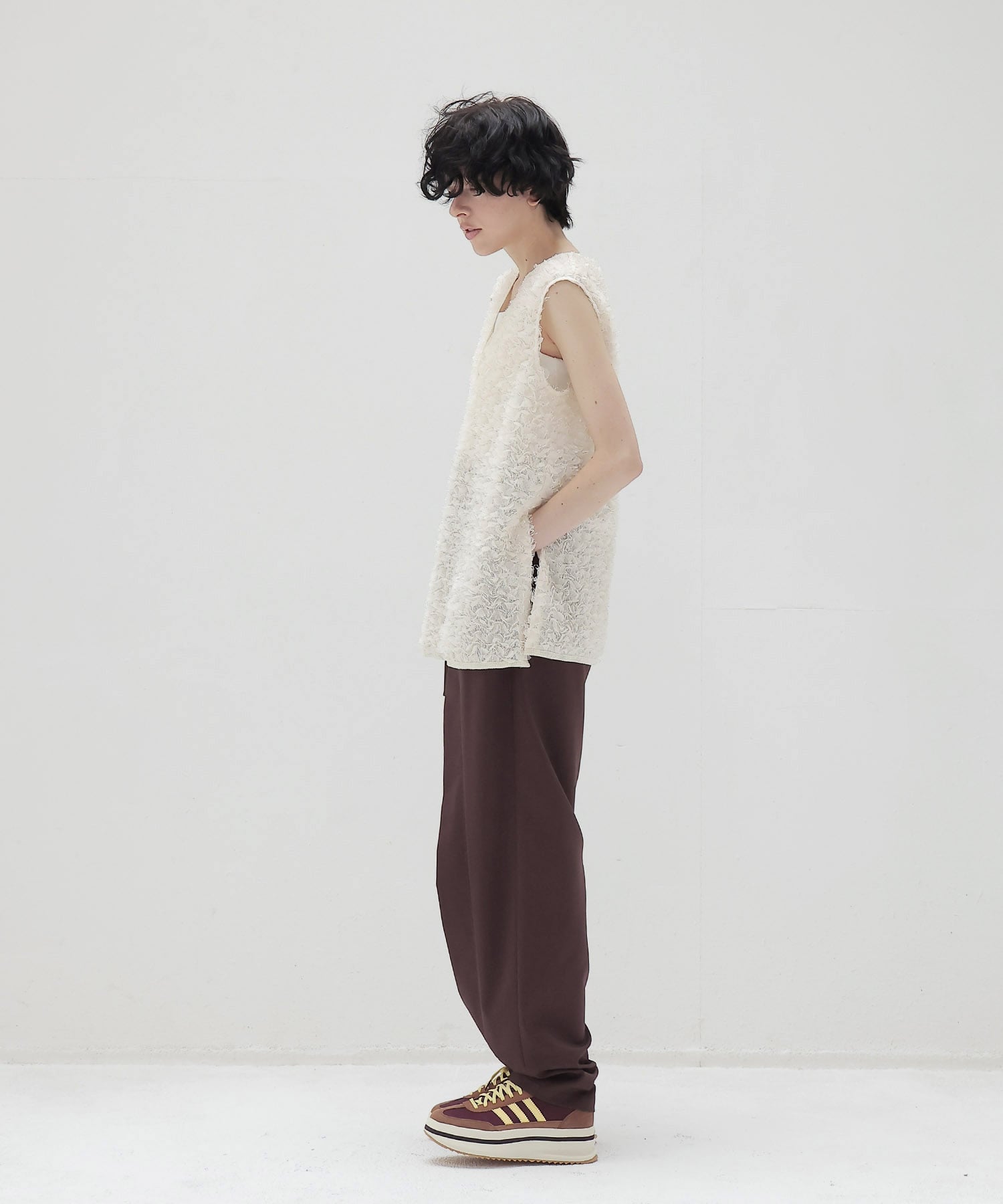 fluttering tapered pants