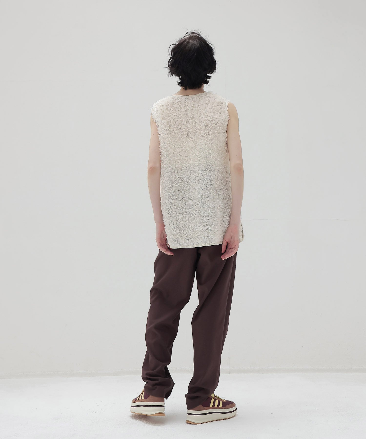 fluttering tapered pants