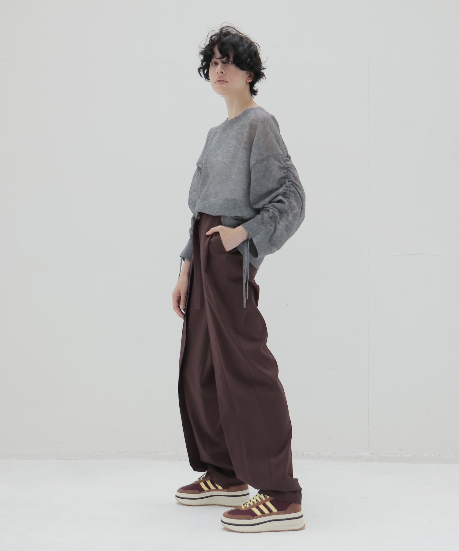 fluttering tapered pants