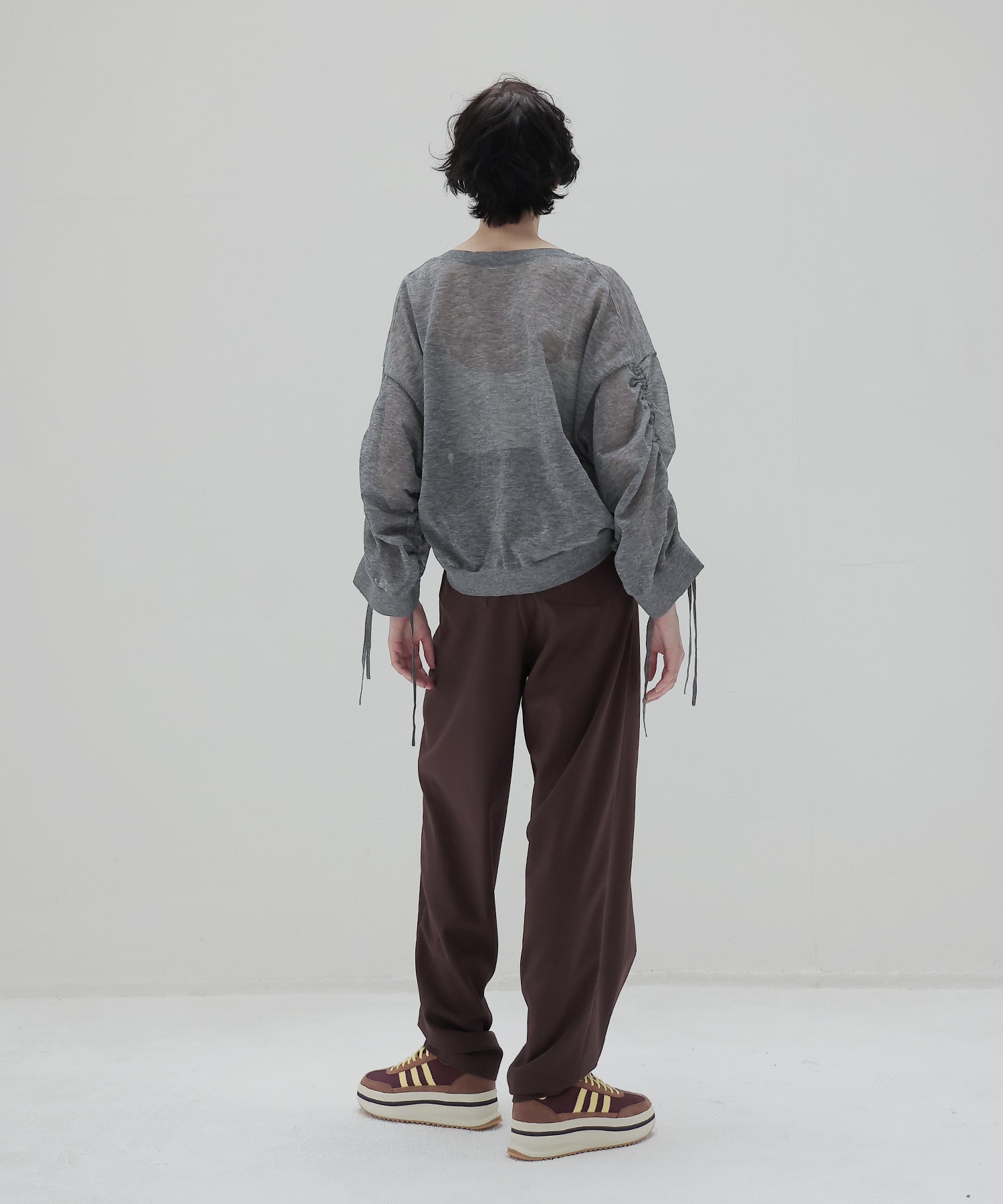 fluttering tapered pants