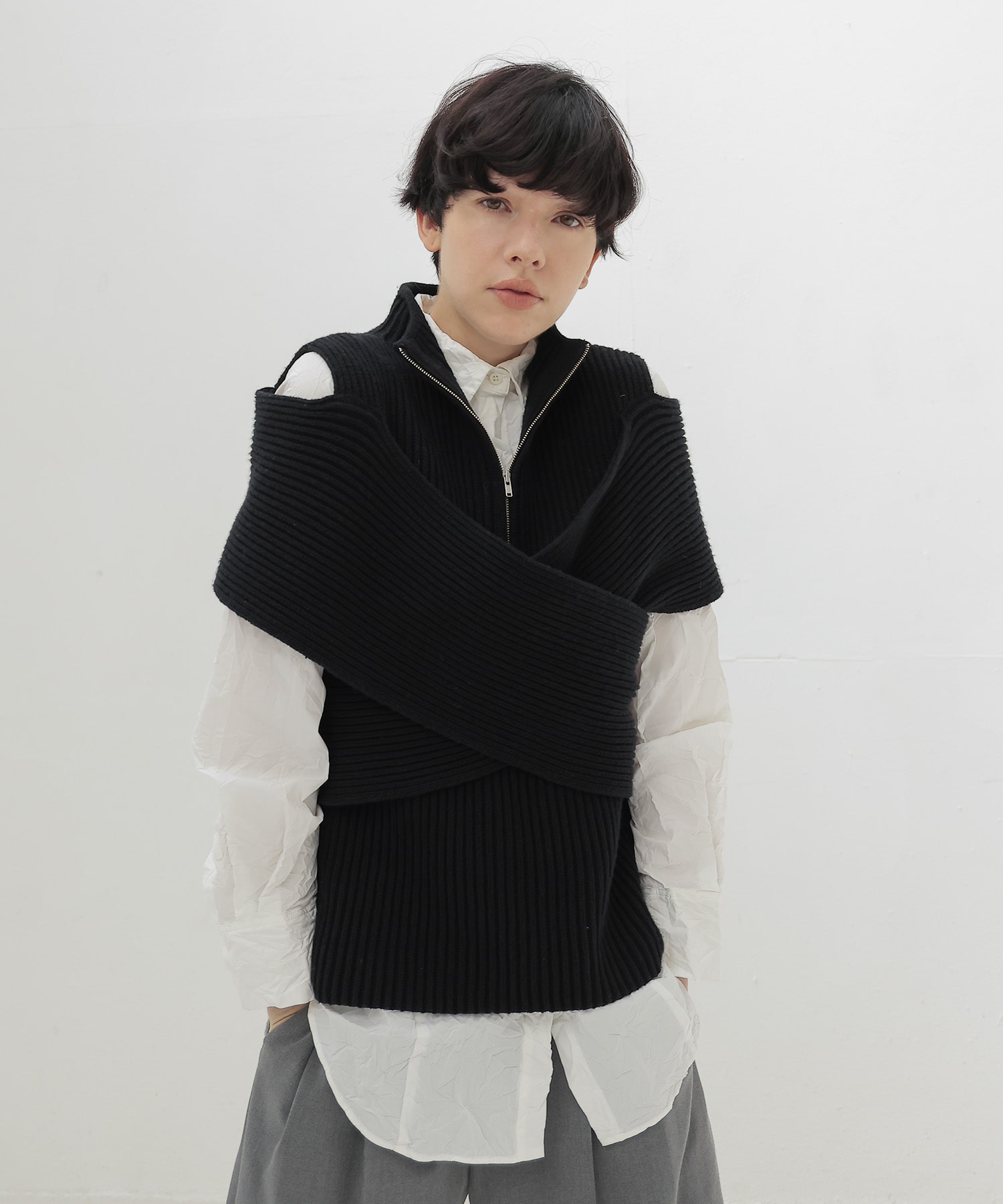 C/W cross slit zip pullover