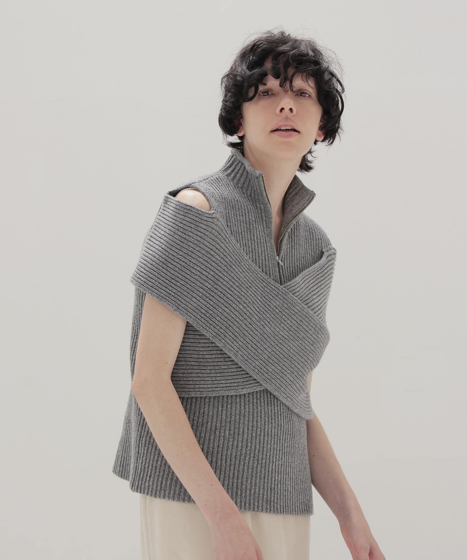 C/W cross slit zip pullover