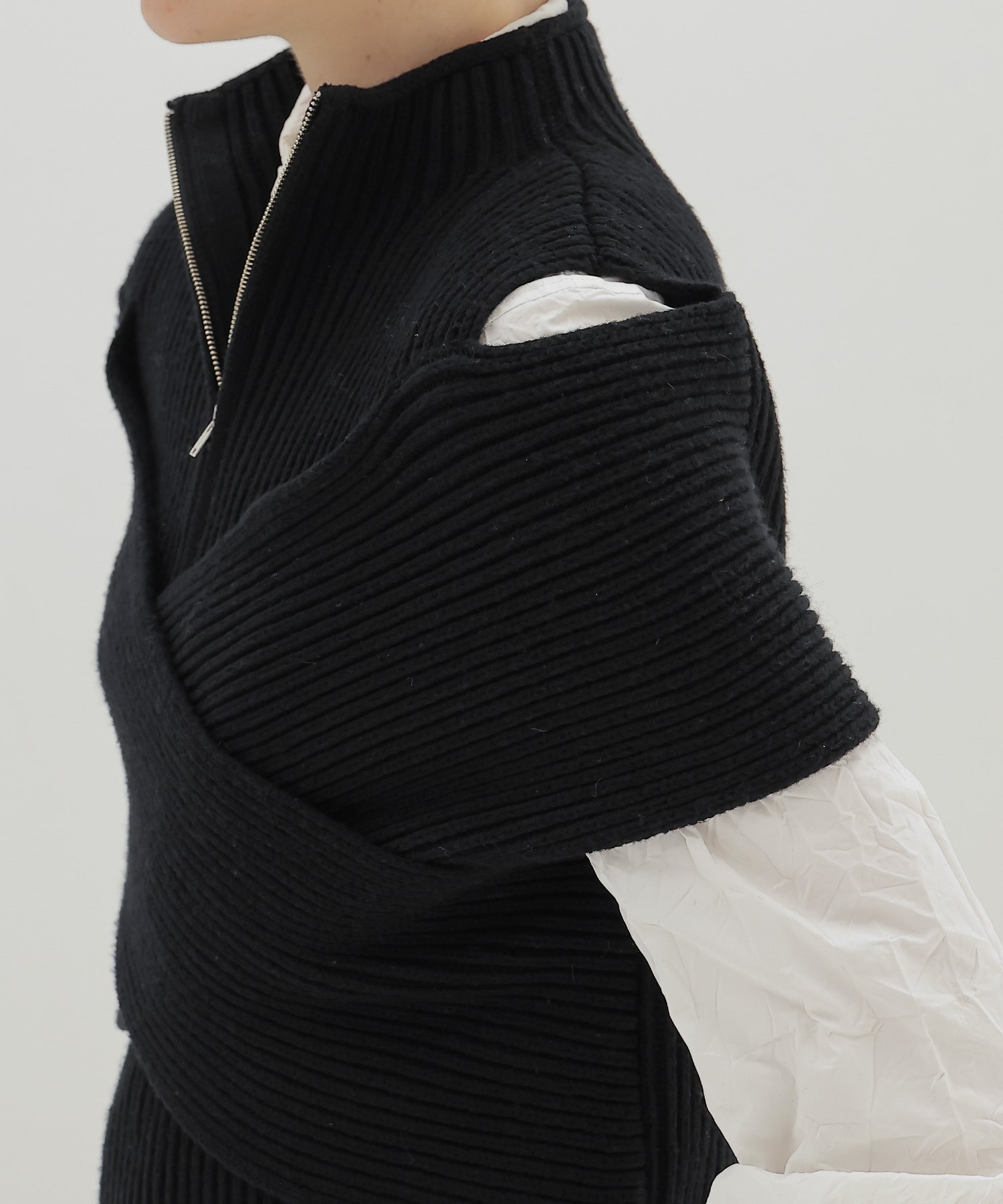 C/W cross slit zip pullover