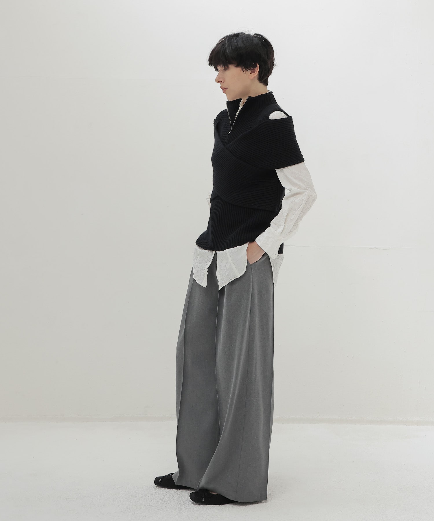 C/W cross slit zip pullover