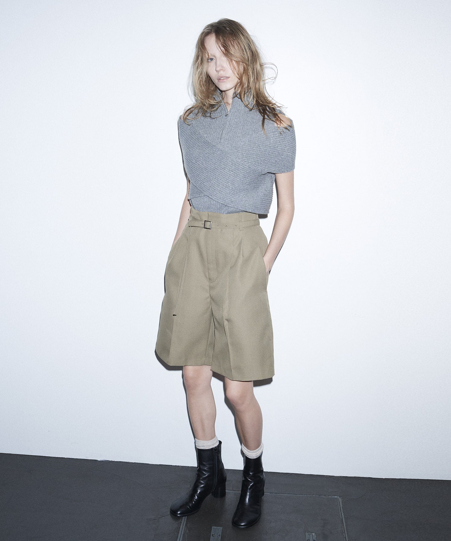 C/W cross slit zip pullover