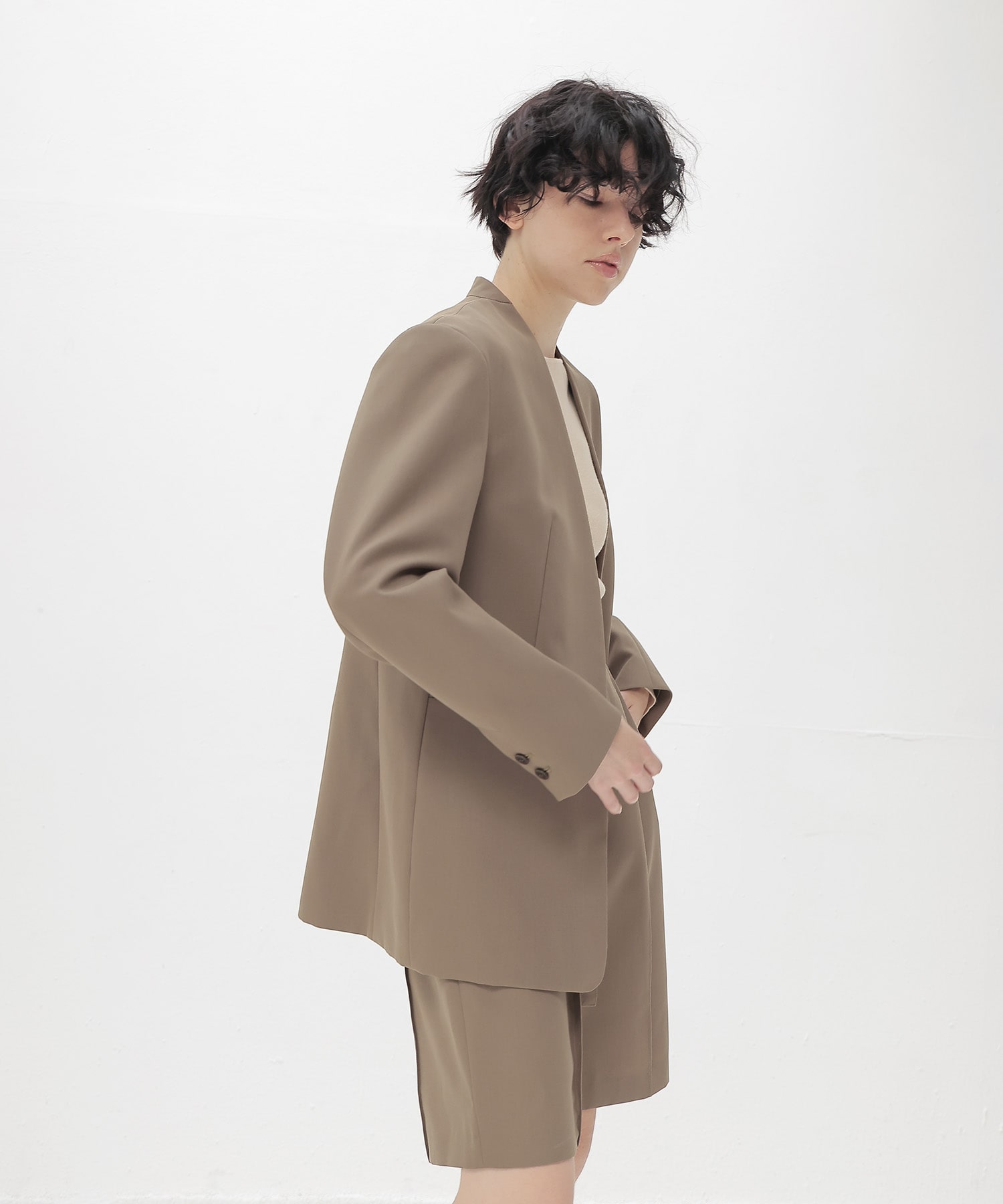 suiting collarless jacket