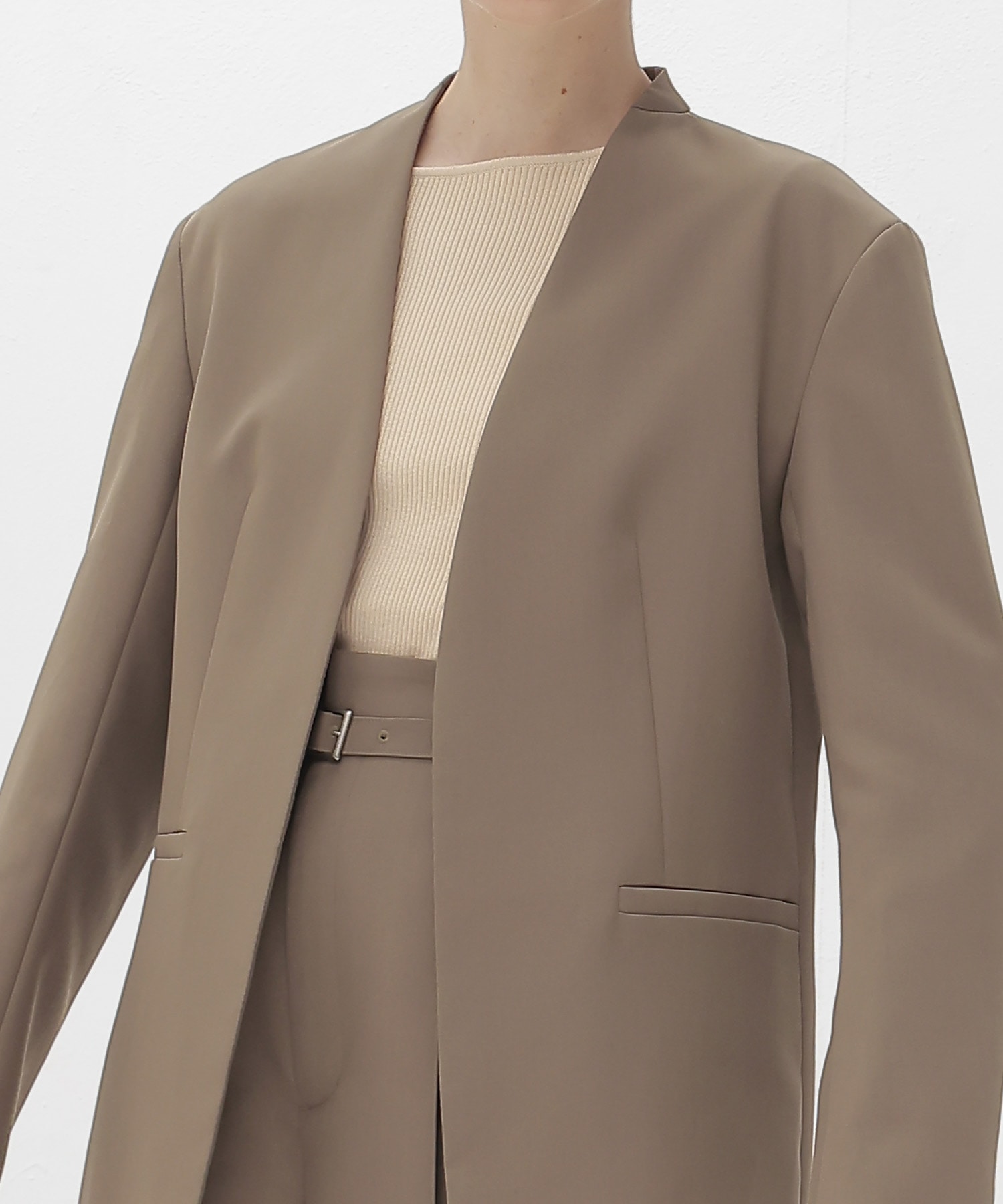 suiting collarless jacket