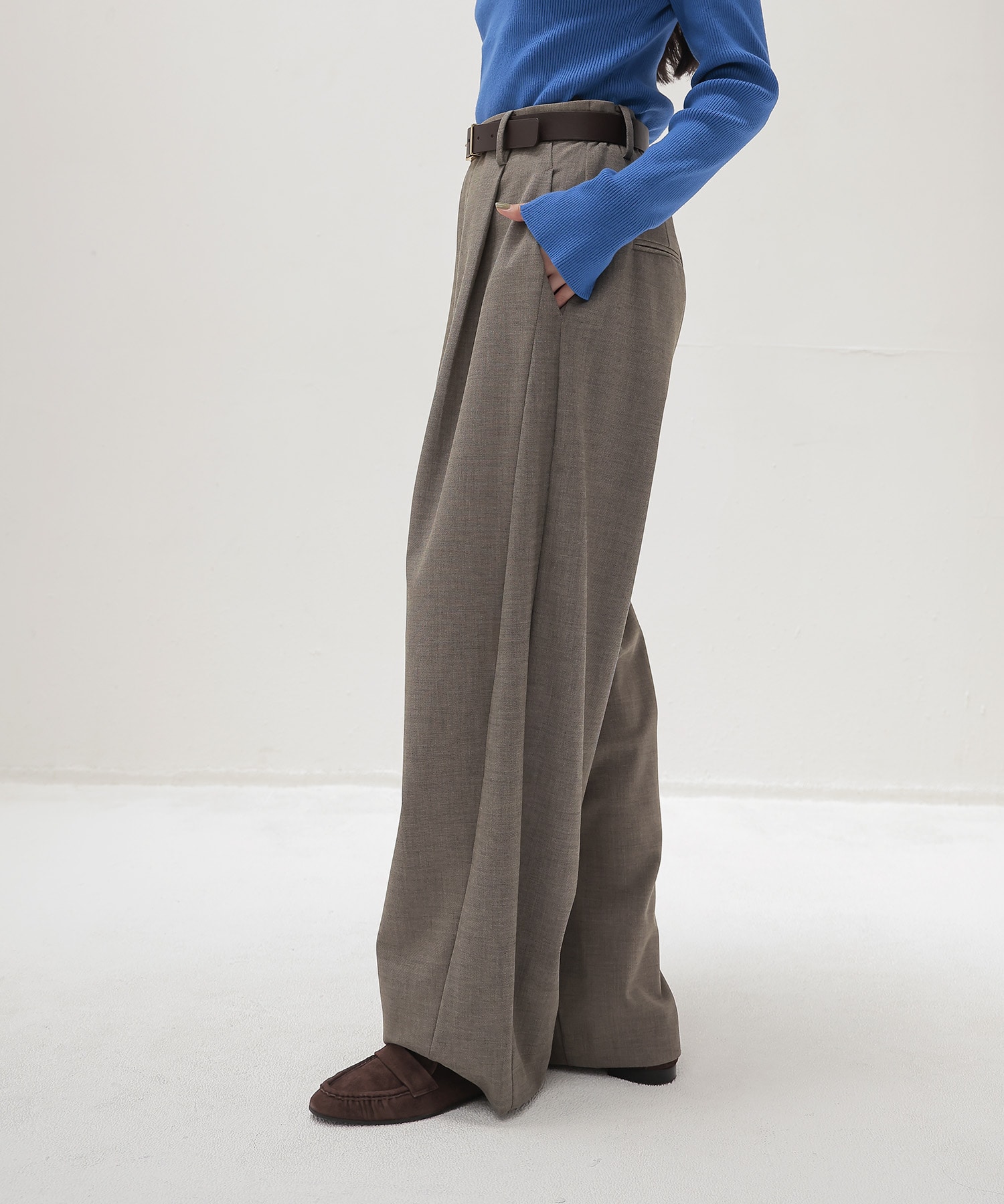 twill woven barrel one tuck pants