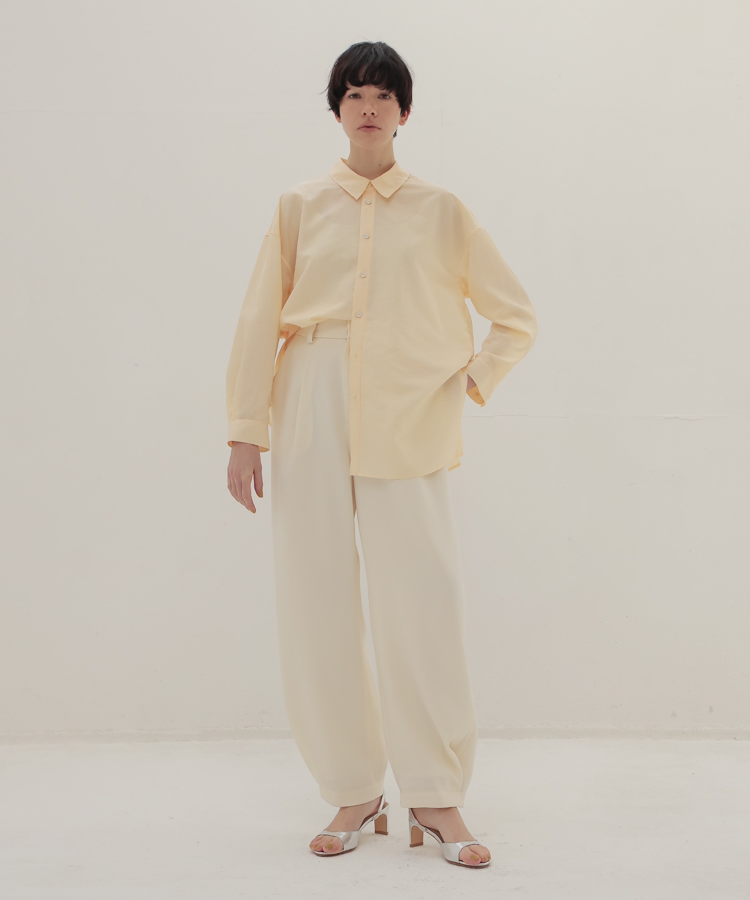 double satin hem tuck pants