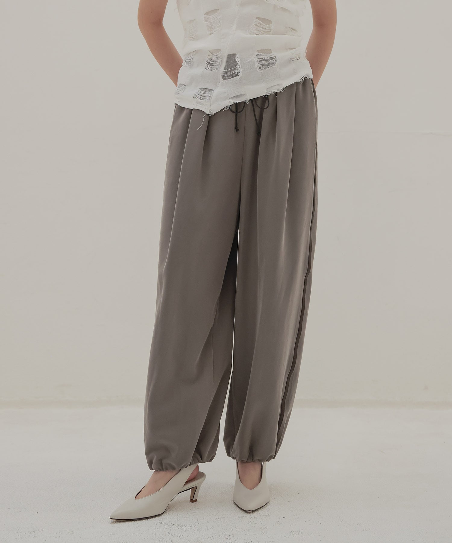 gather balloon line pants