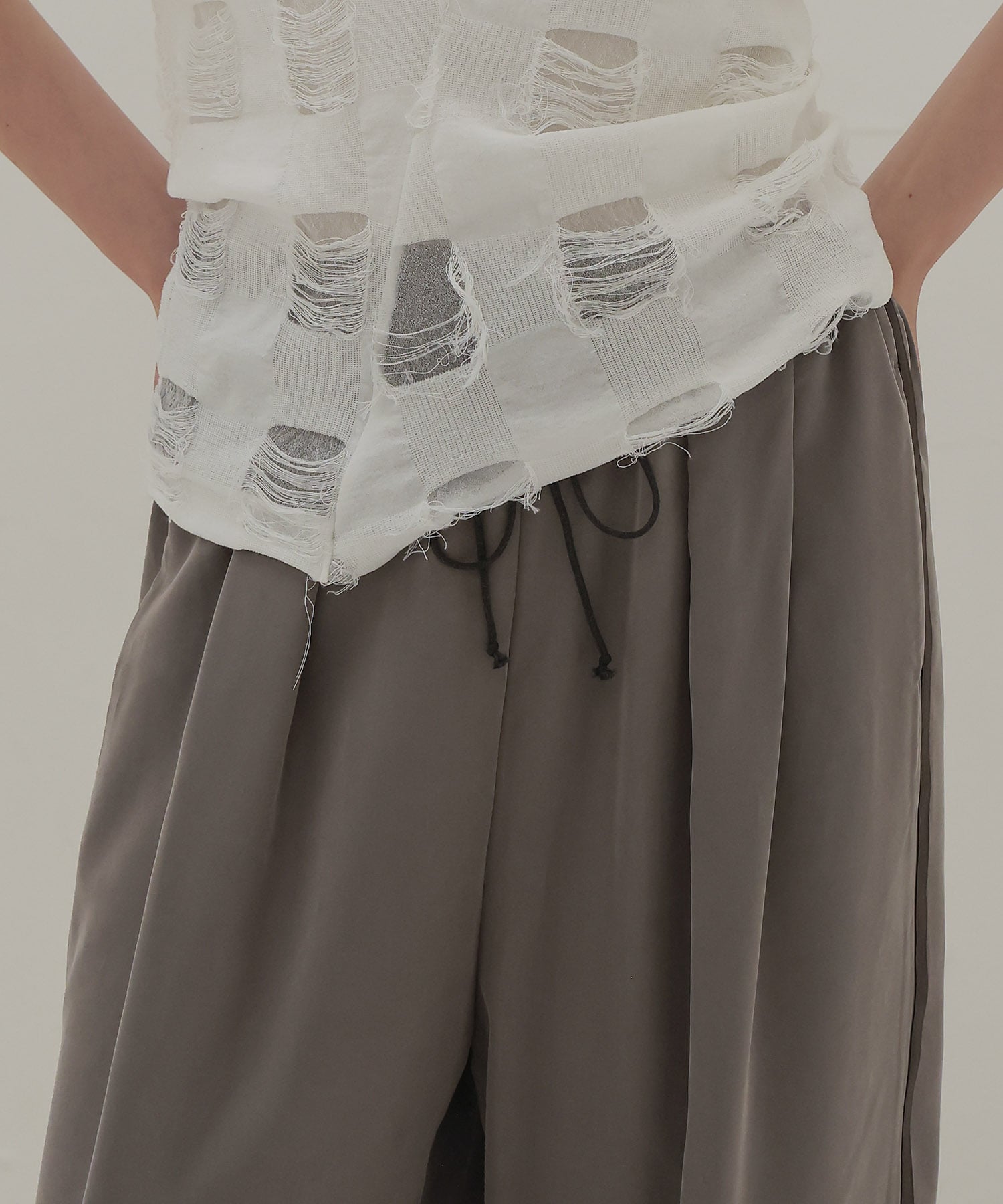 gather balloon line pants