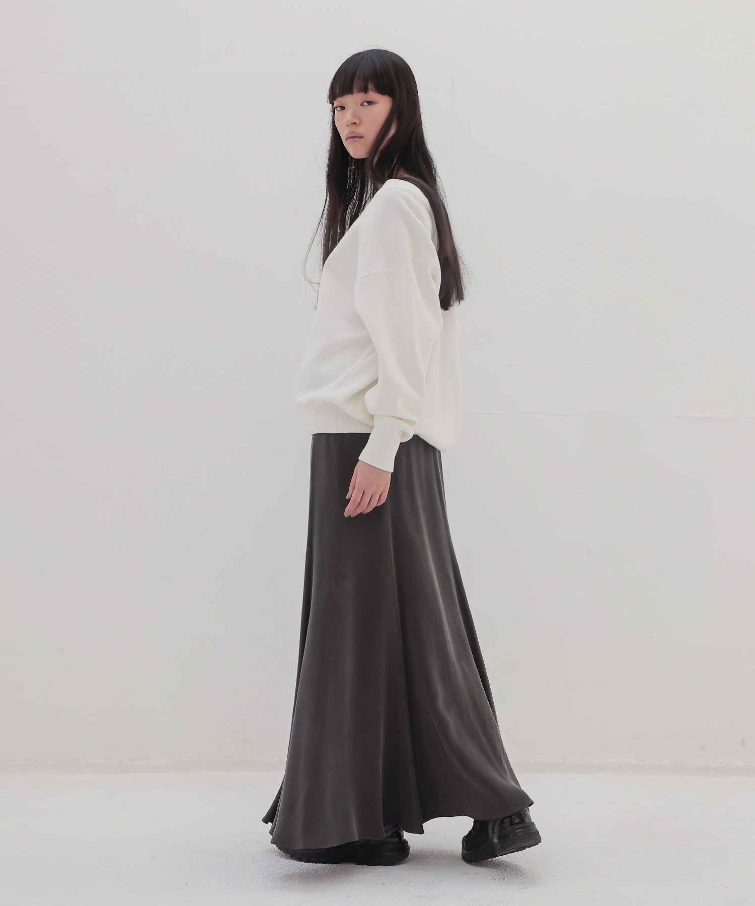 double ｖneck knit trainer