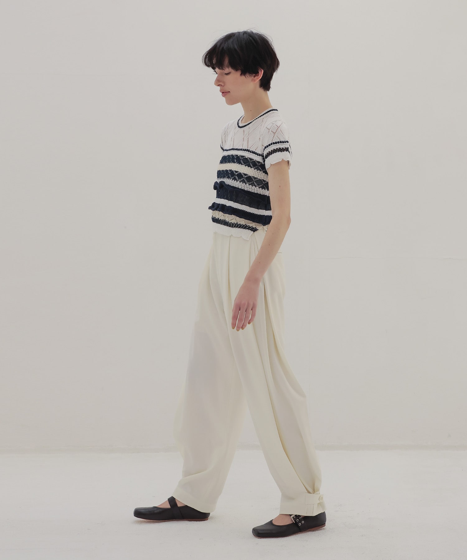 side volume tuck pants