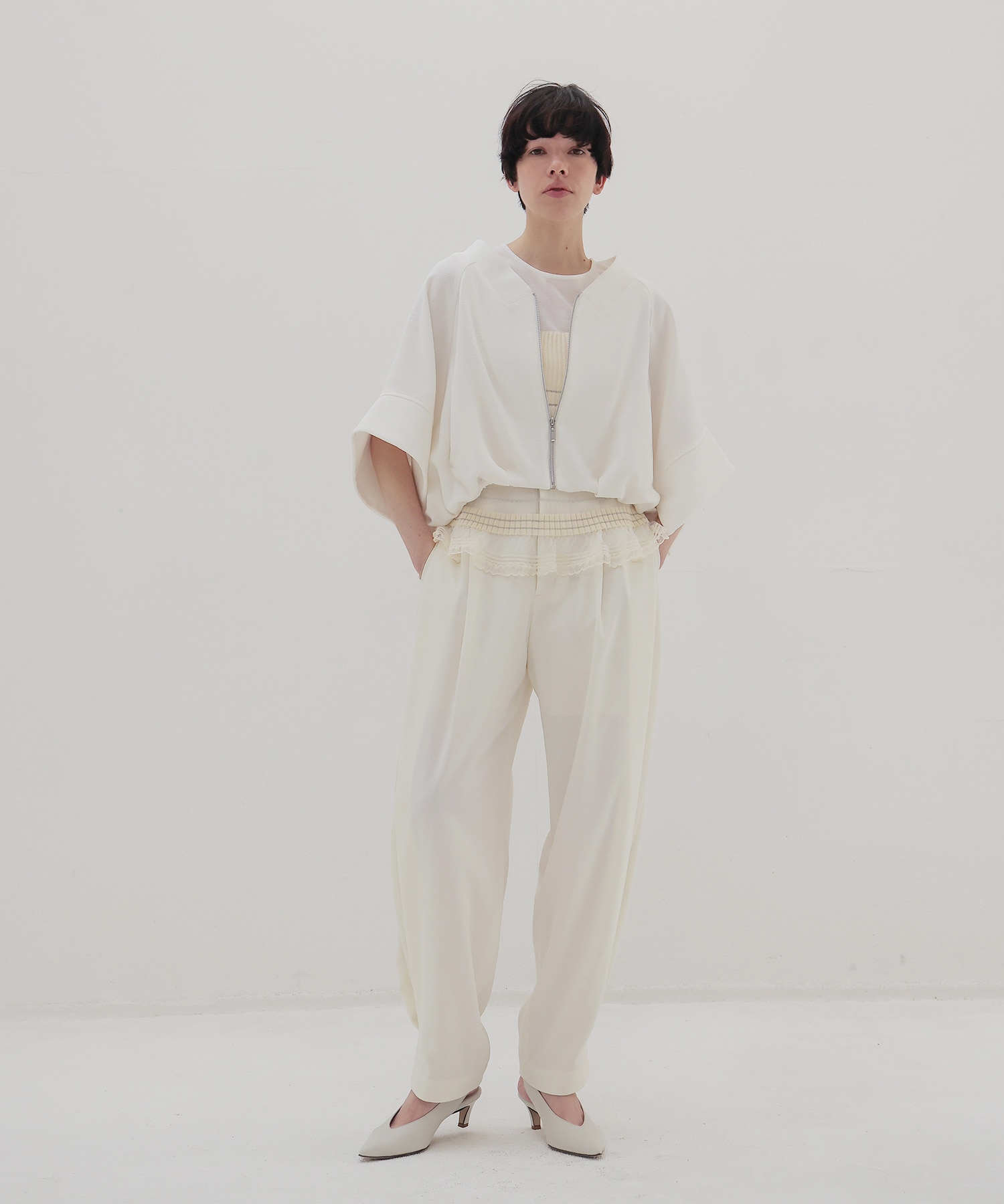 side volume tuck pants