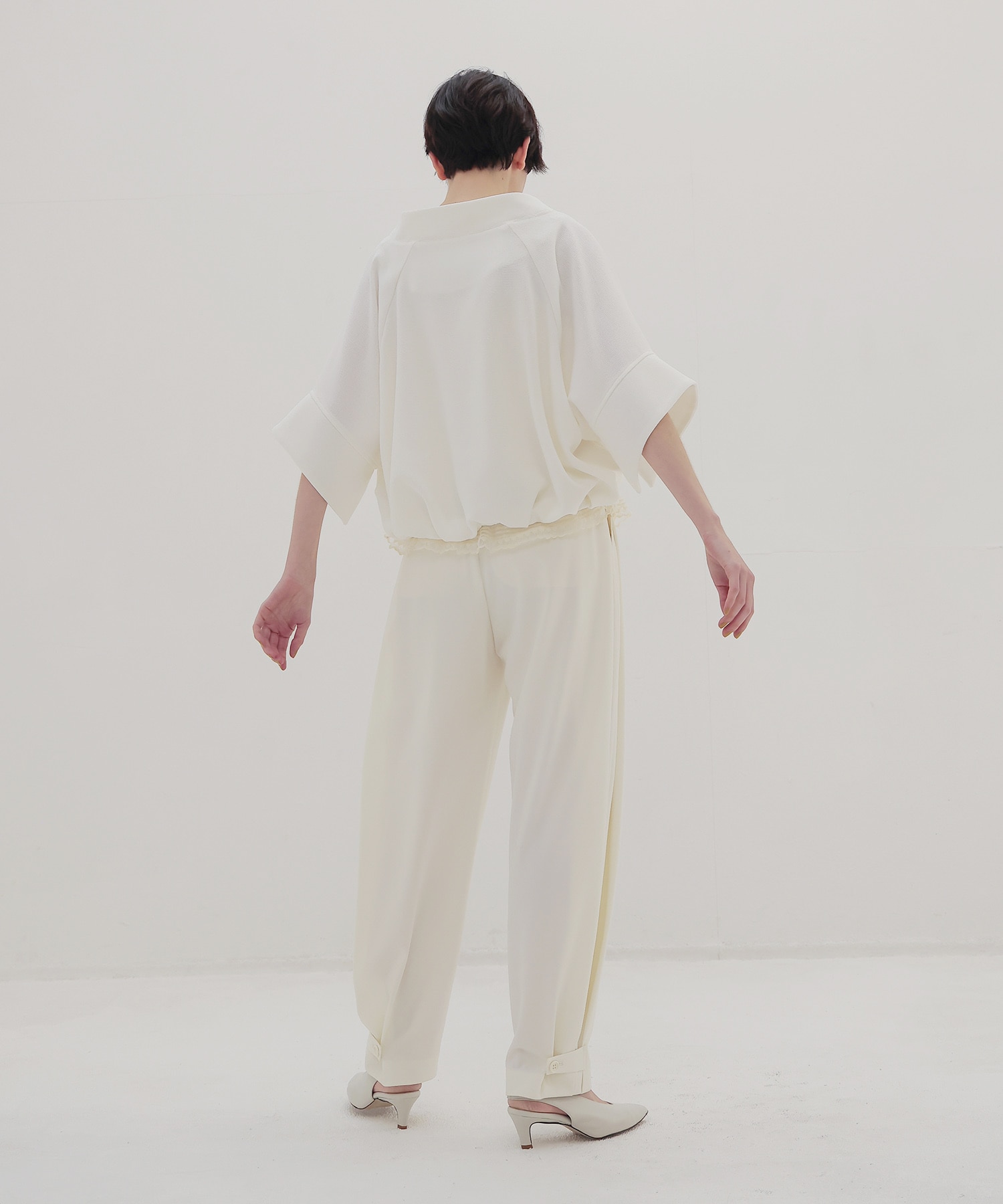 side volume tuck pants