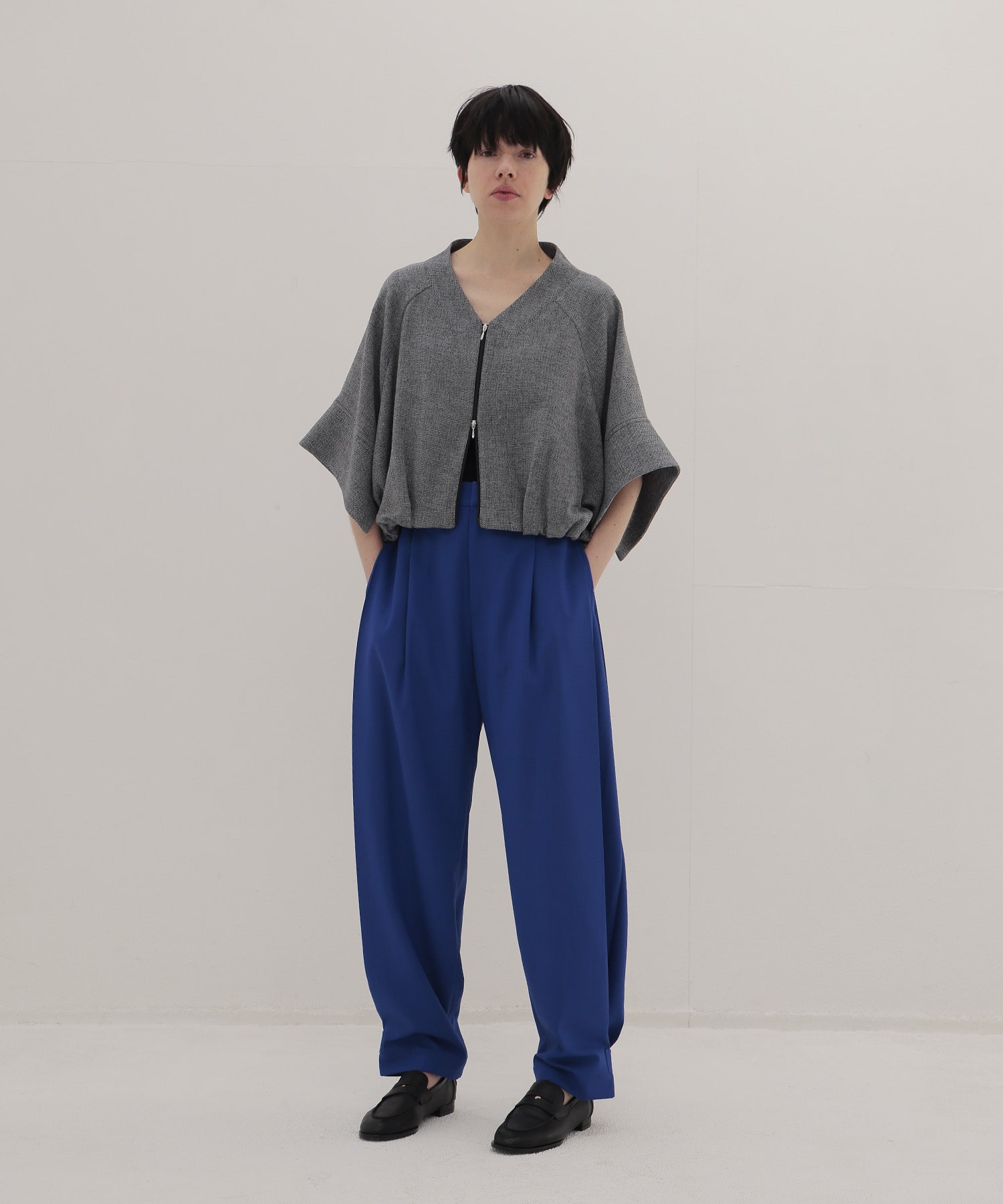 side volume tuck pants