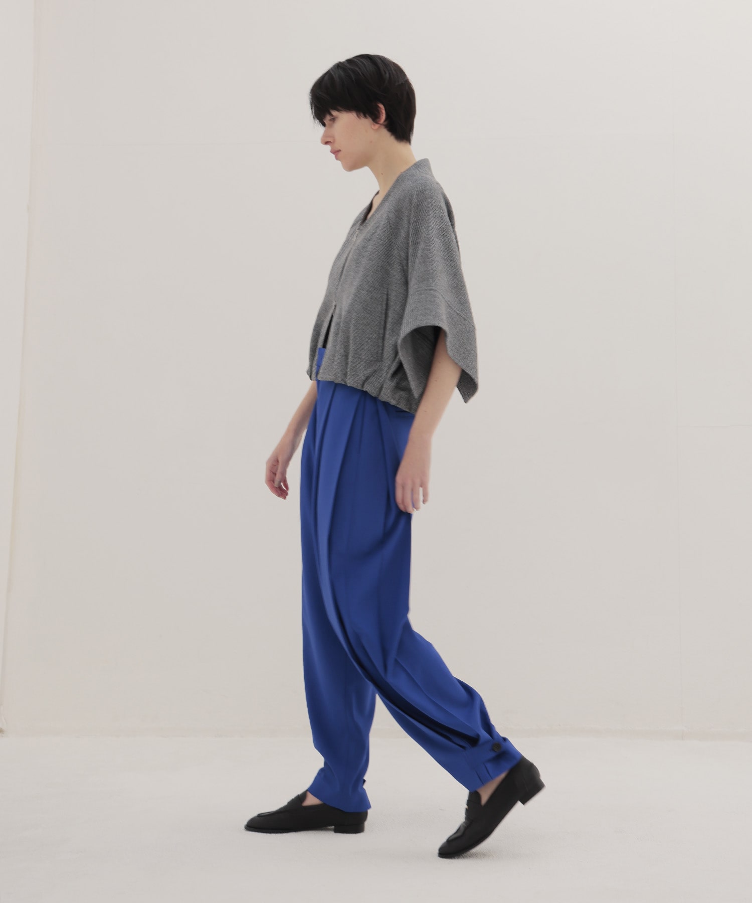 side volume tuck pants