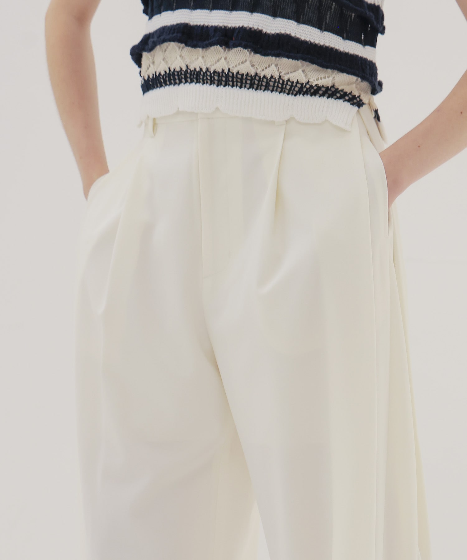 side volume tuck pants