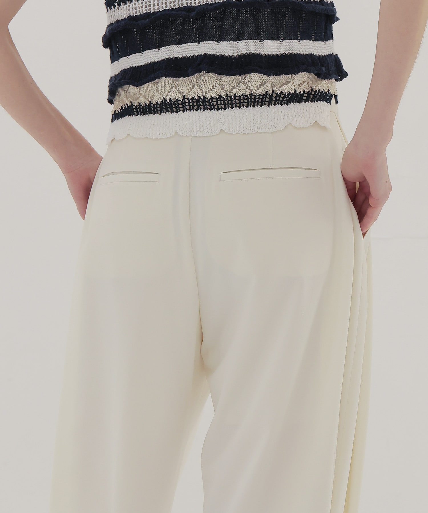 side volume tuck pants