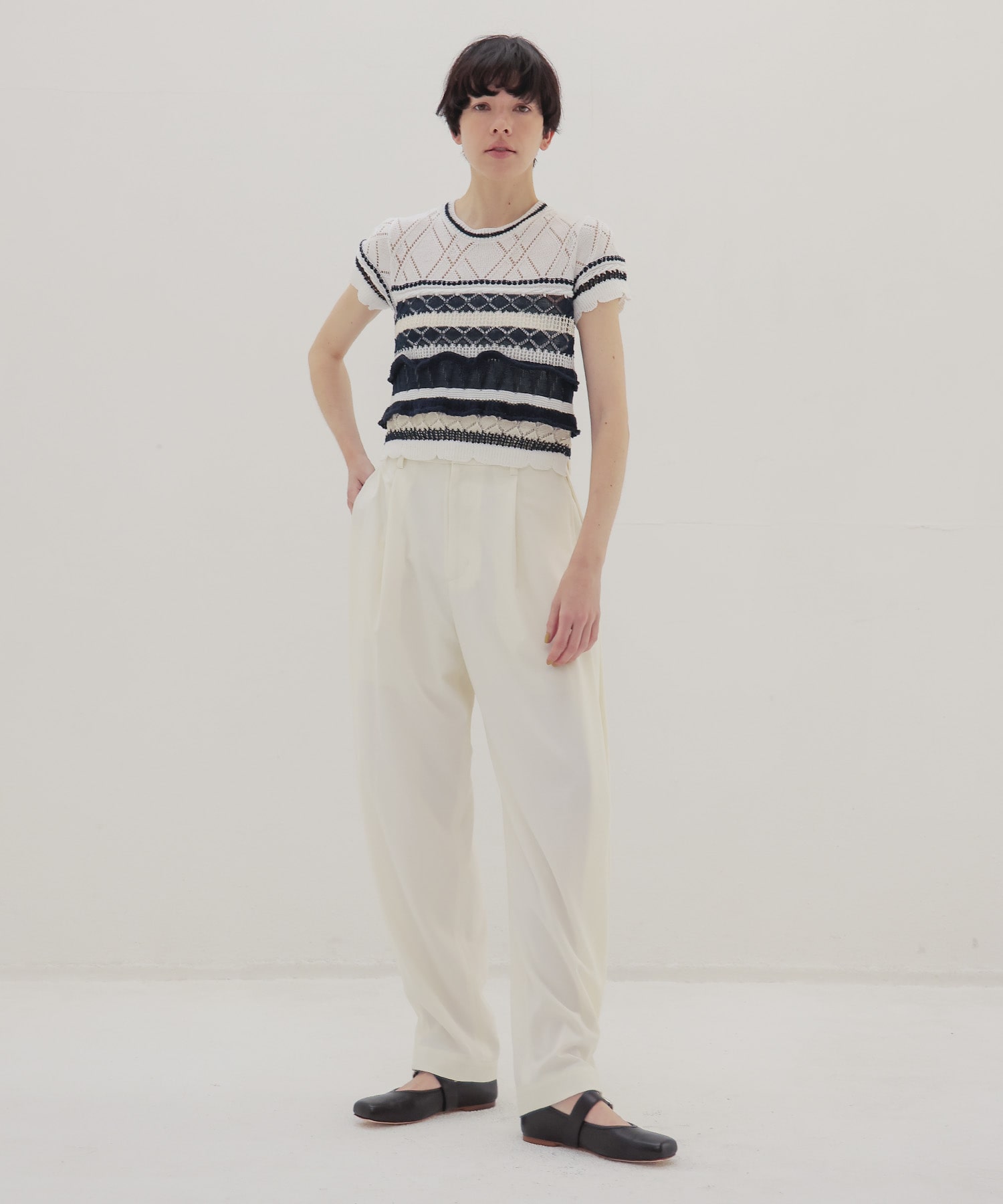 side volume tuck pants