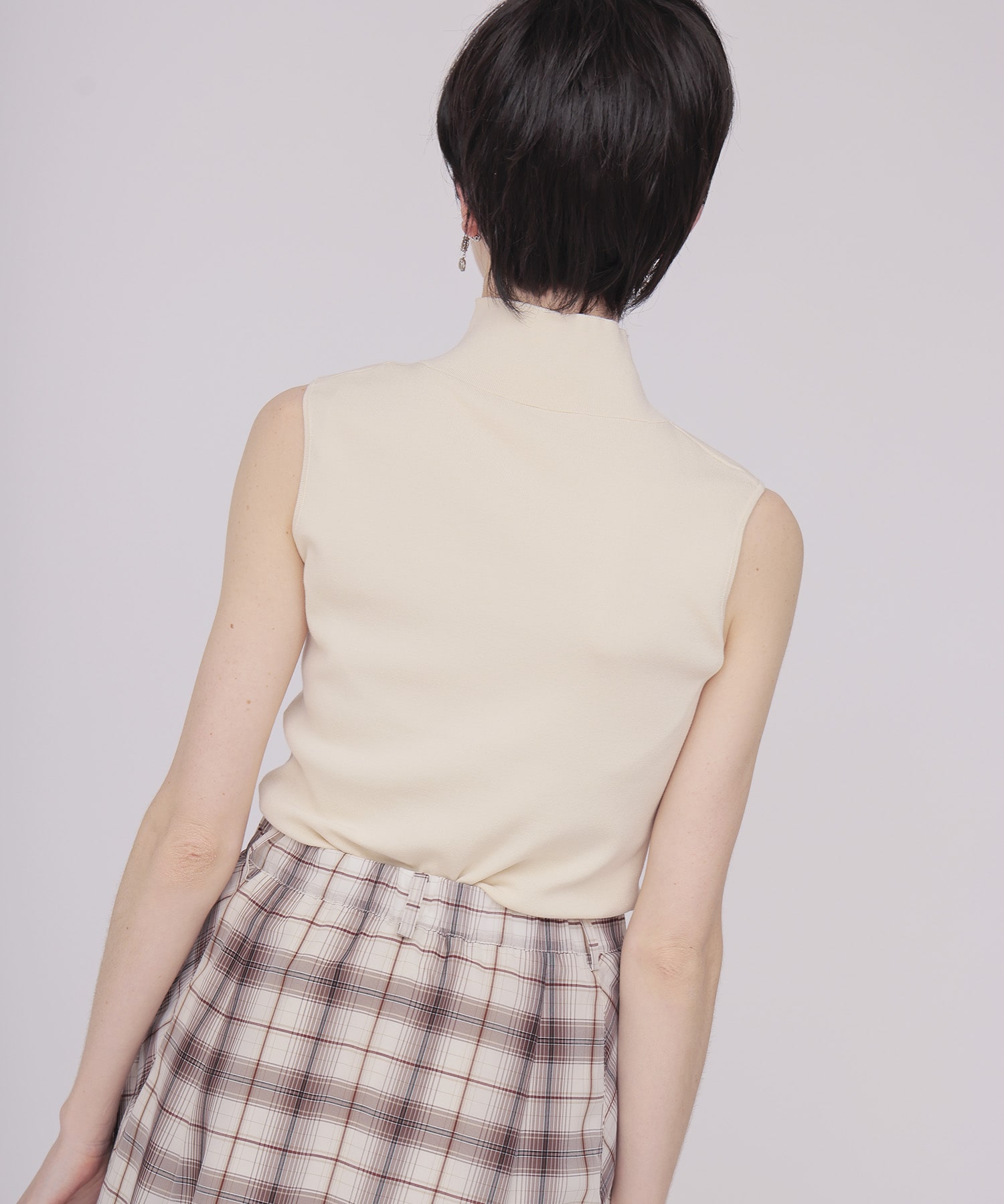 turtleneck sleeveless pullover