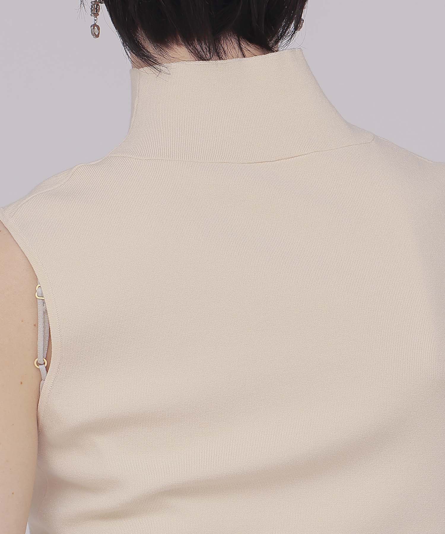 turtleneck sleeveless pullover