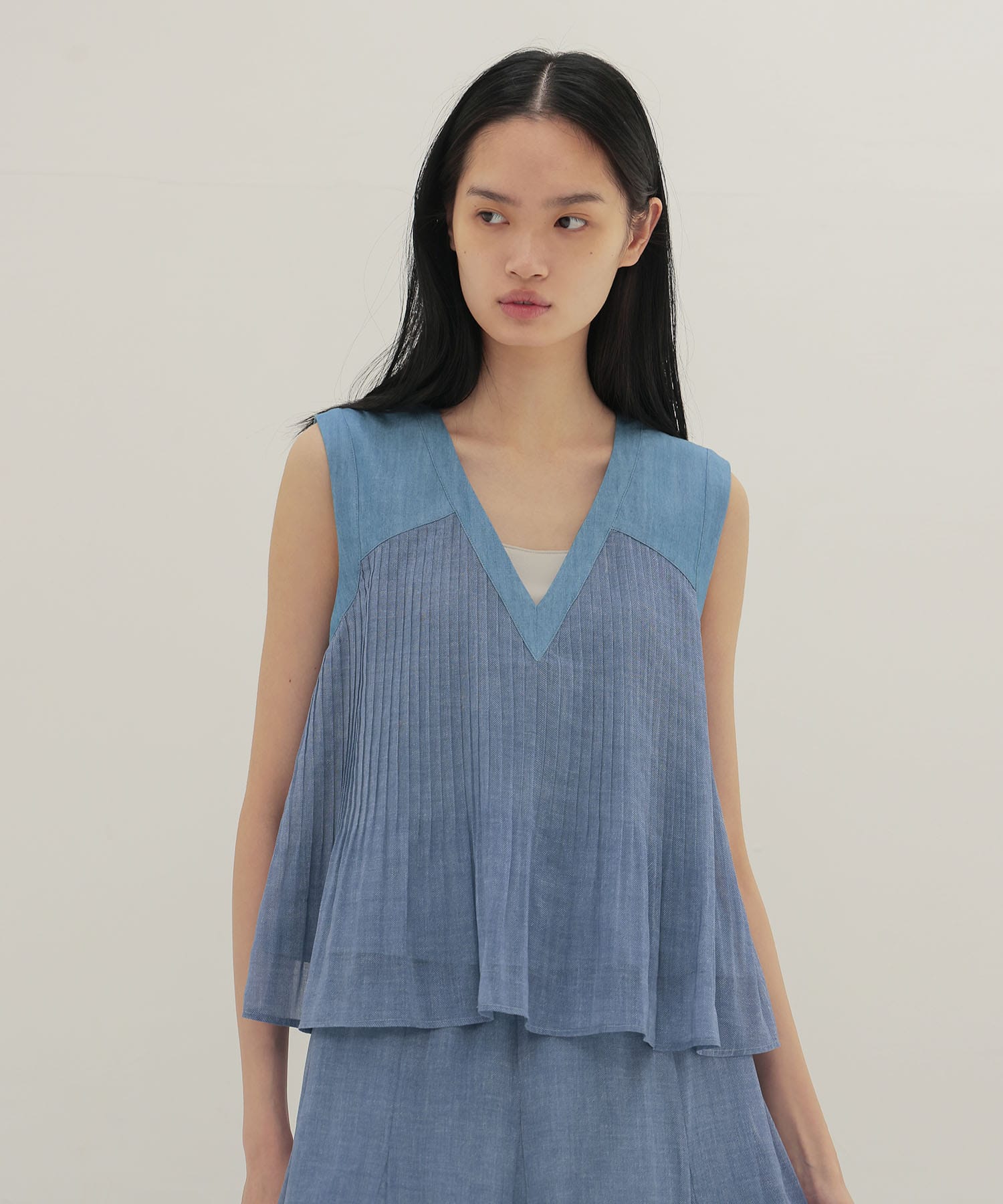 sheer print pleats blouse