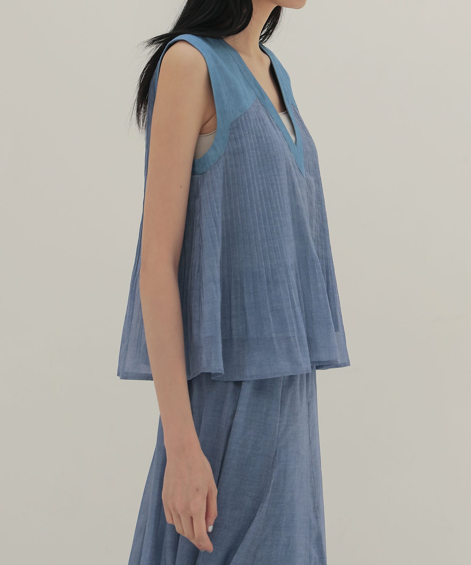 sheer print pleats blouse