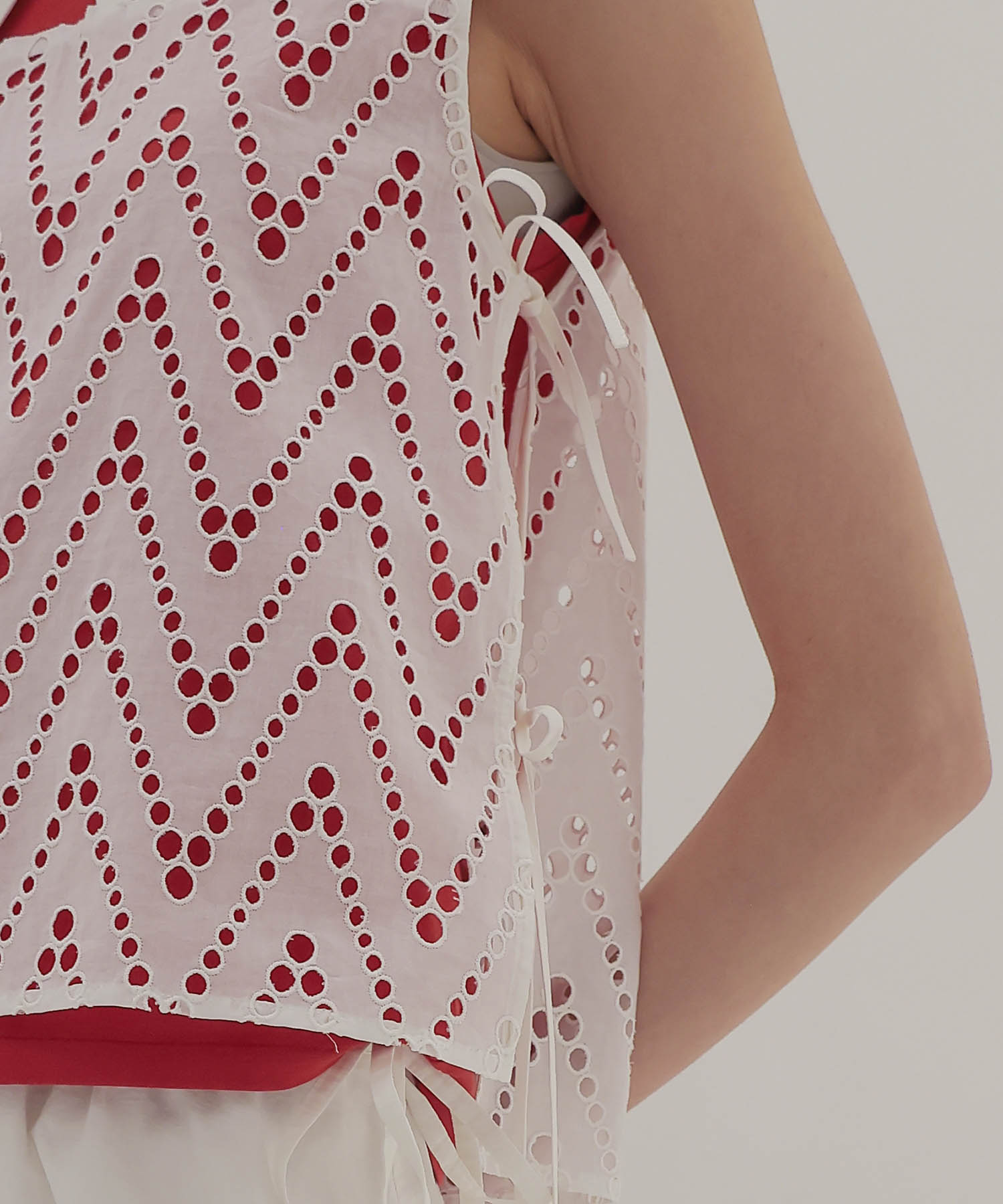 zig-zag race cutout blouse