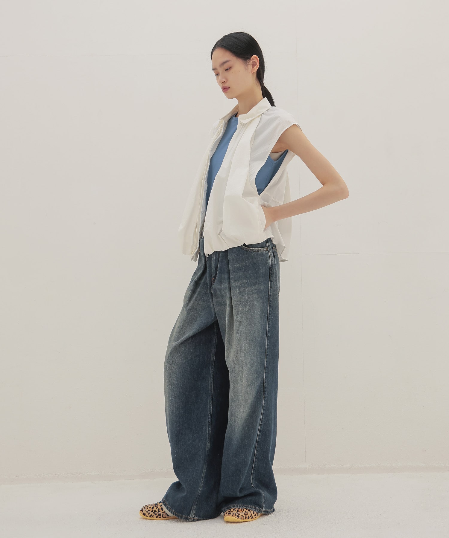 balloon sleeveless zip blouse