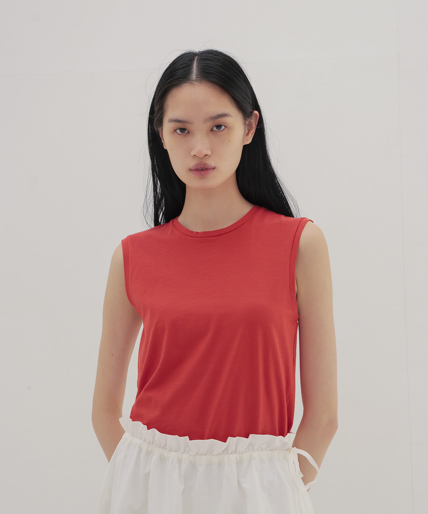 color sleeveless tee
