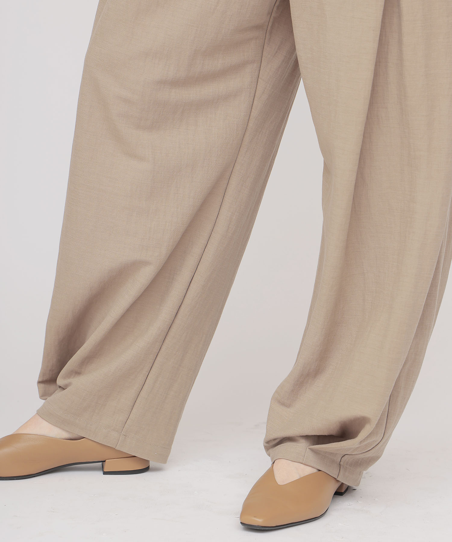 ankle tuck trouser