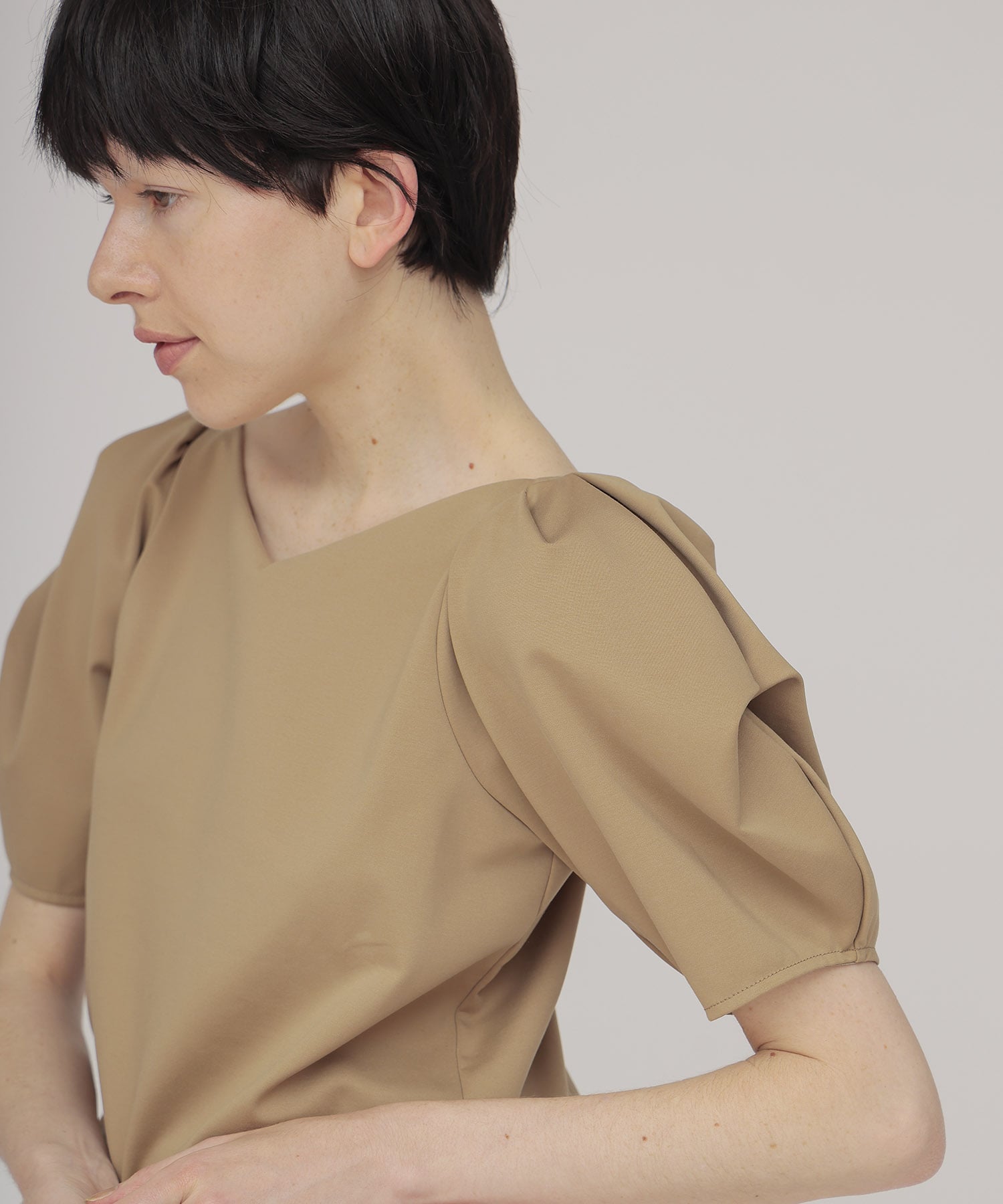 volume tuck sleeves pullover cutsew