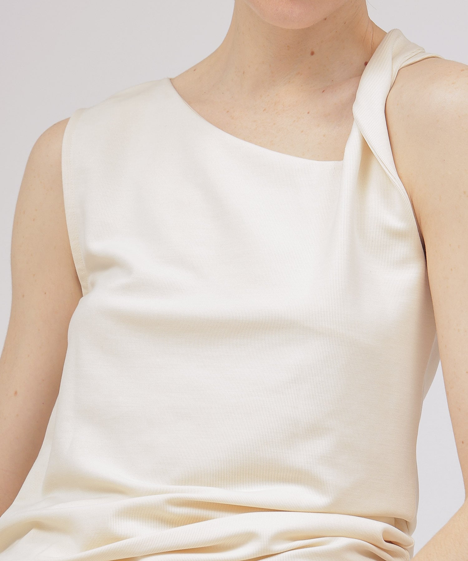 twist asymmetry pullover