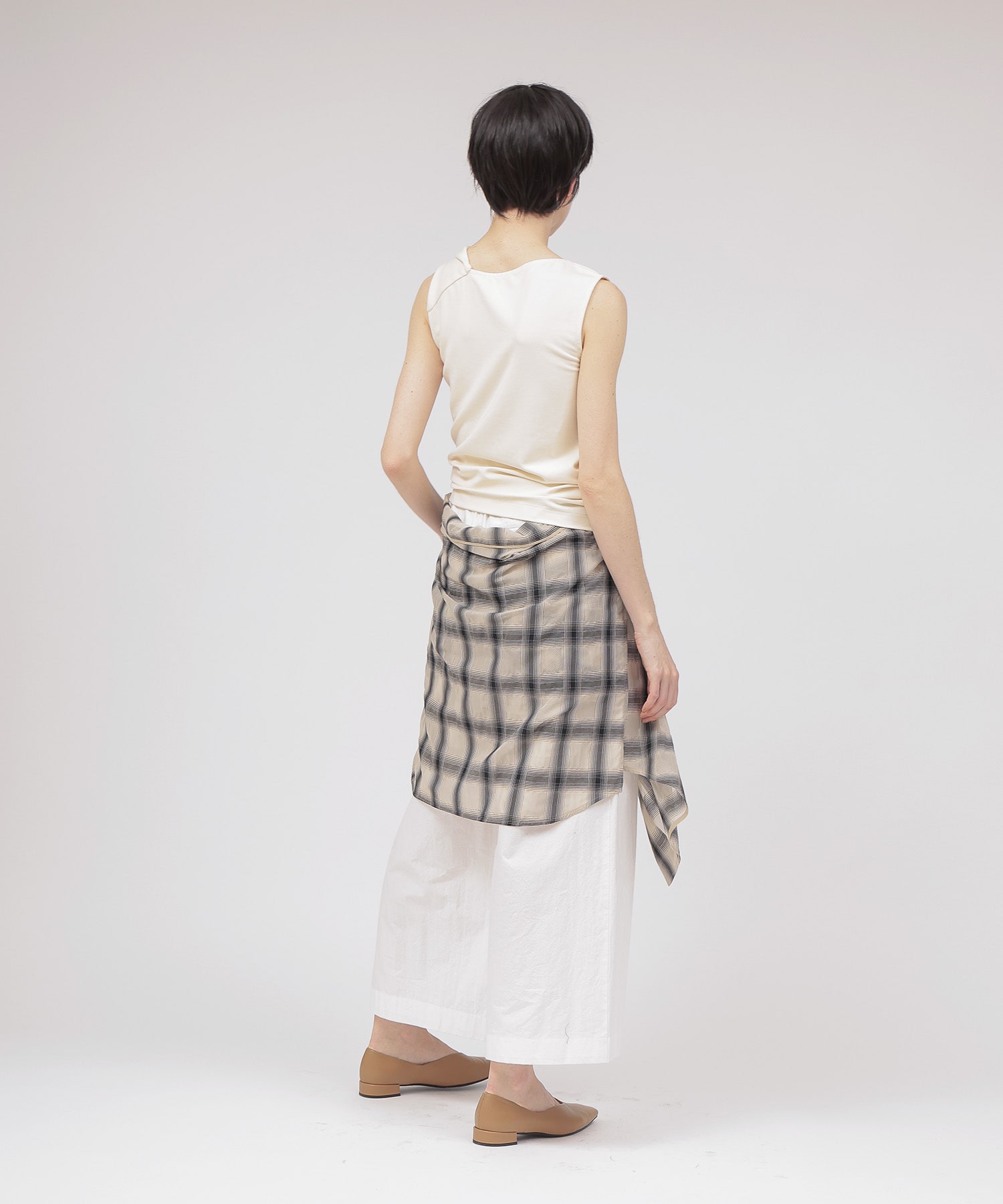 twist asymmetry pullover