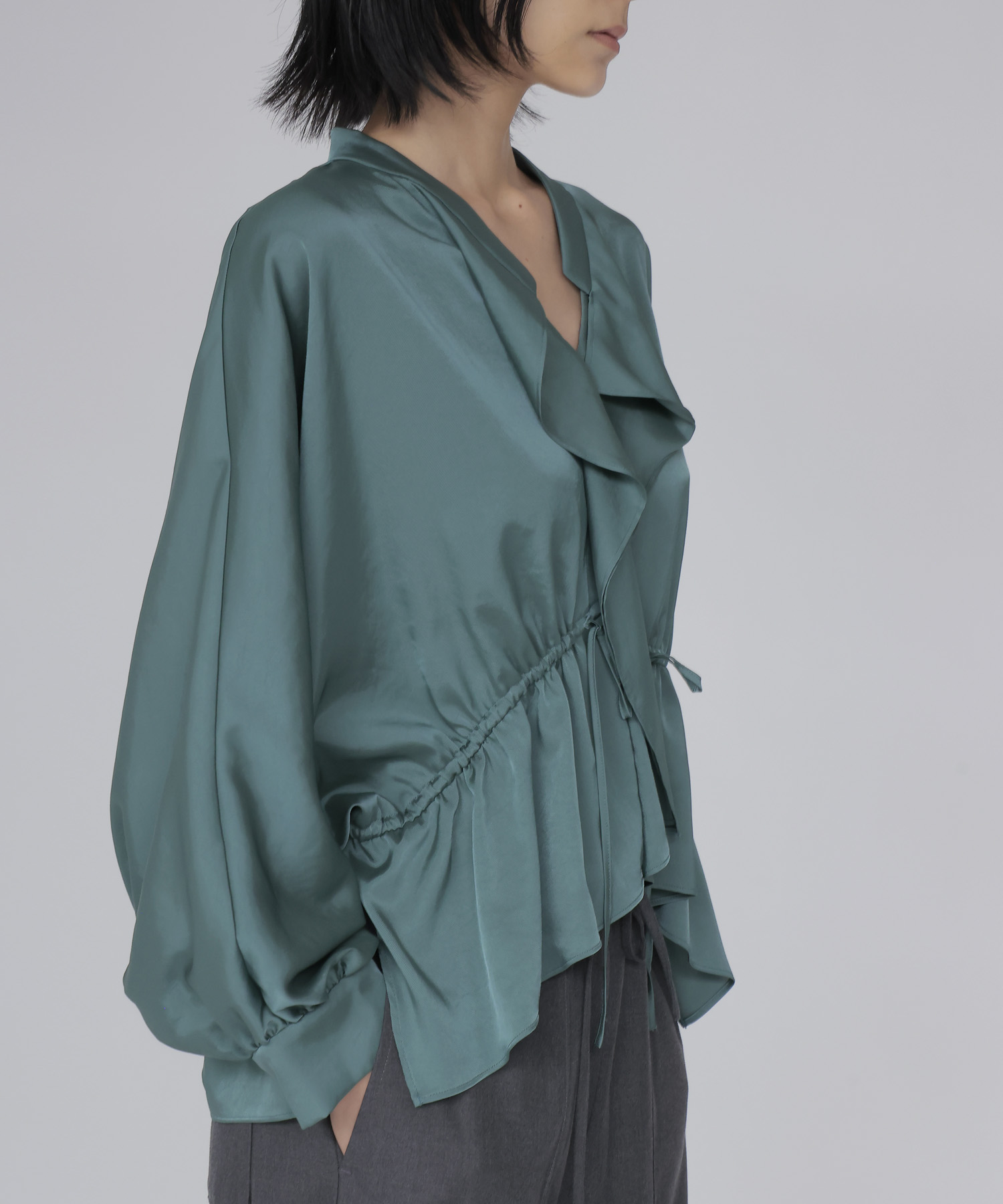 toromi sway V neeck blouse