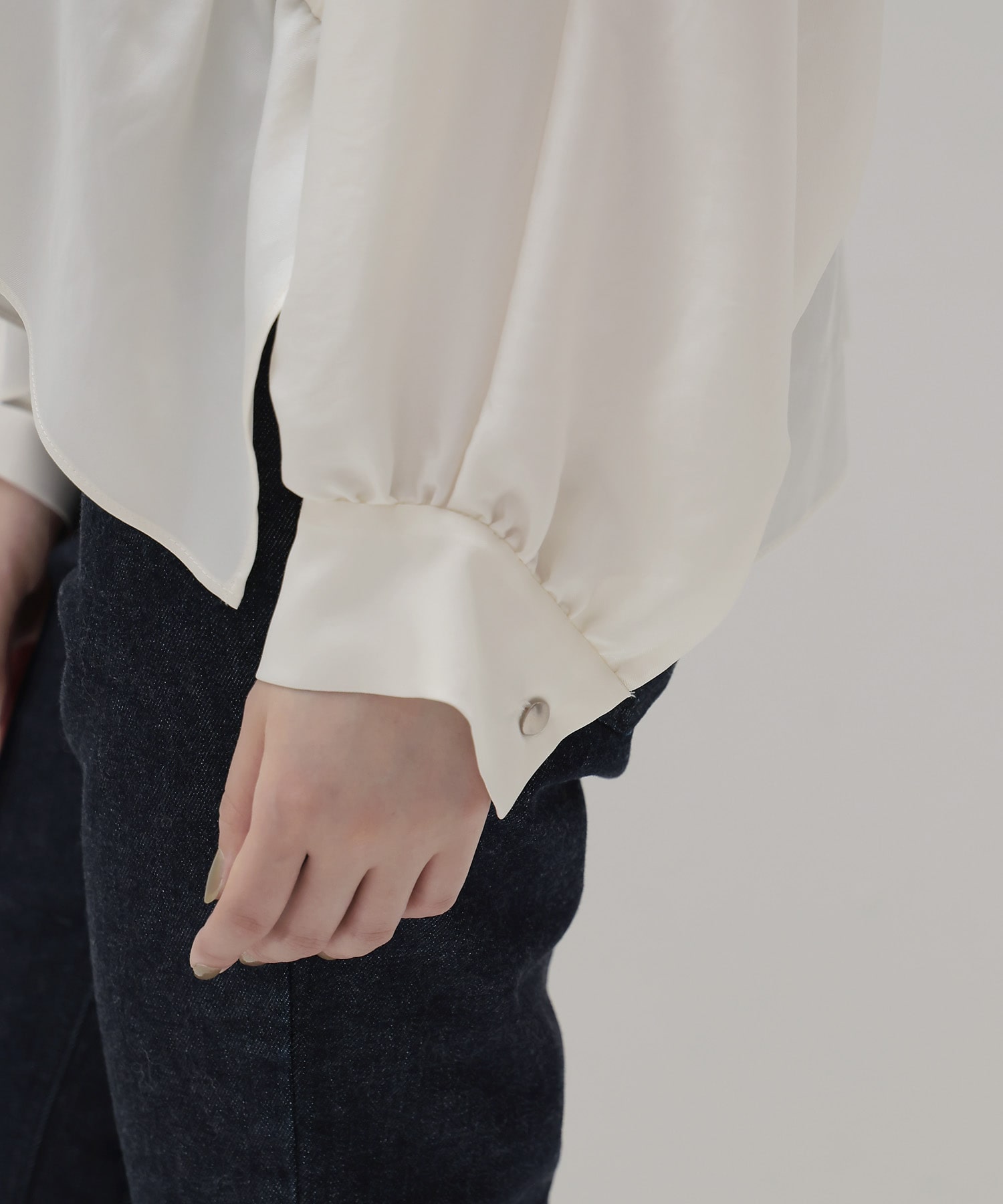 toromi sway V neeck blouse