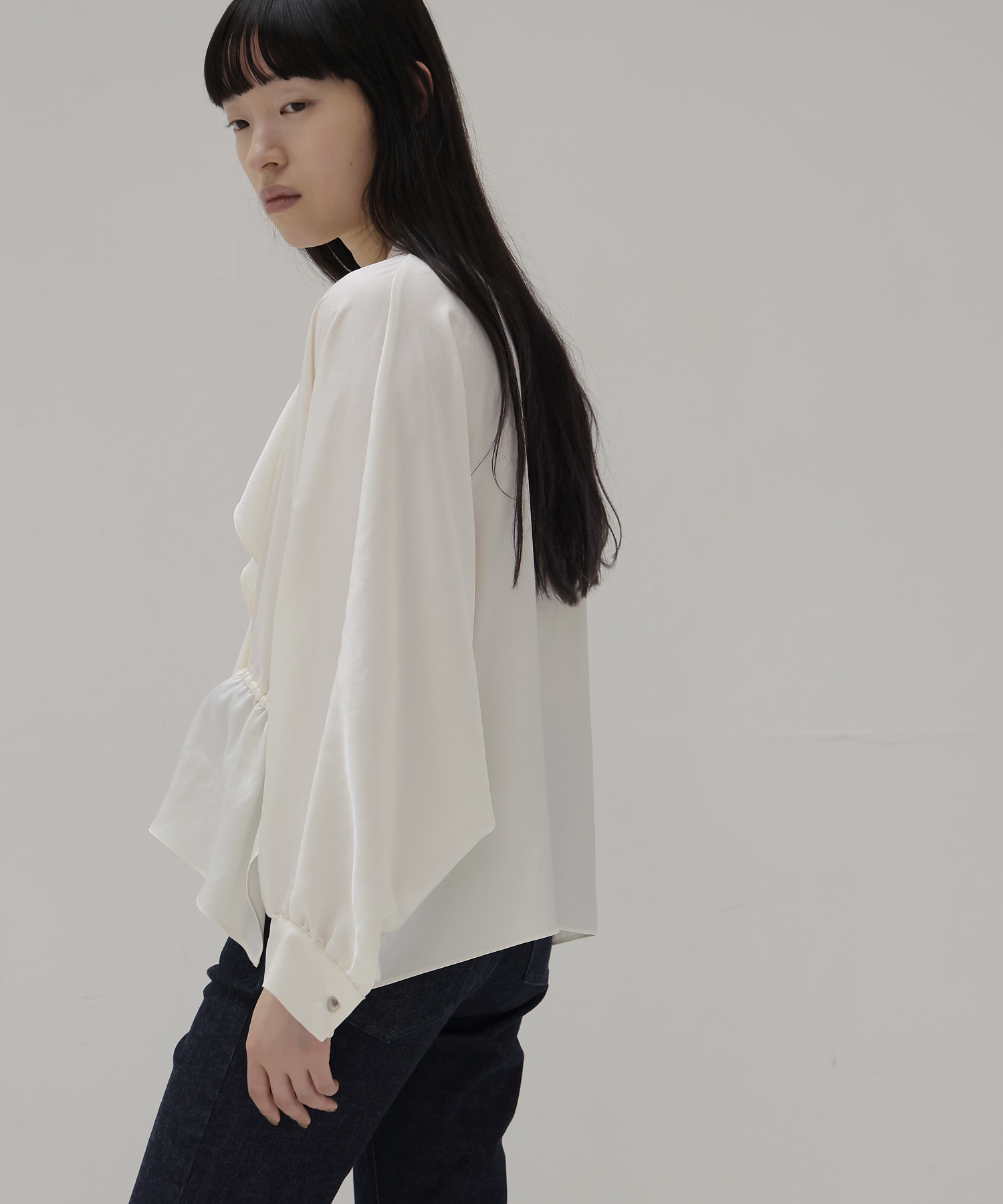 toromi sway V neeck blouse
