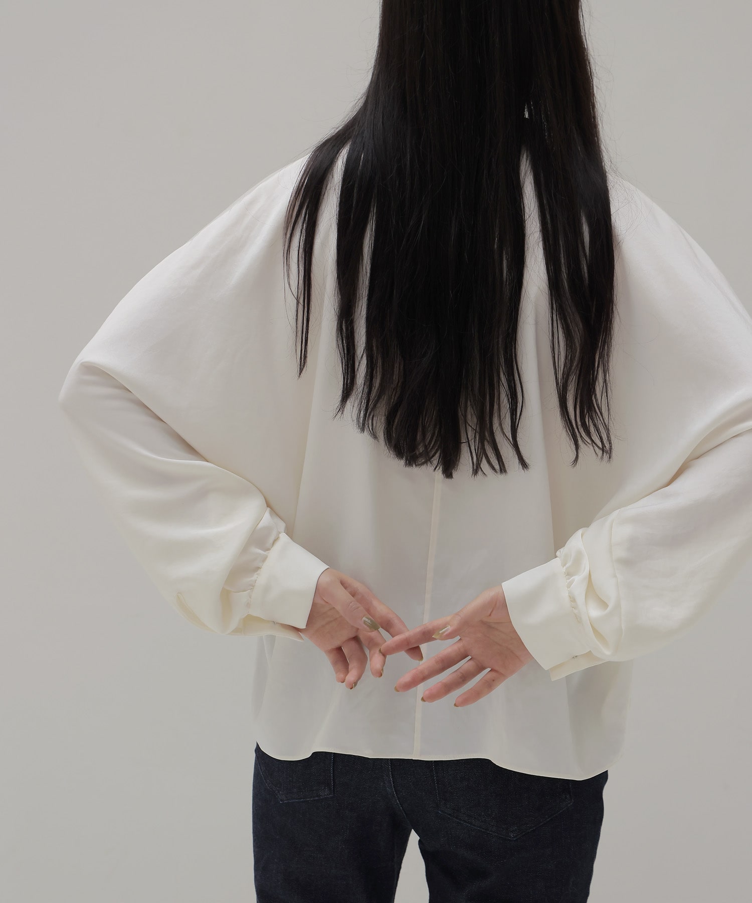 toromi sway V neeck blouse