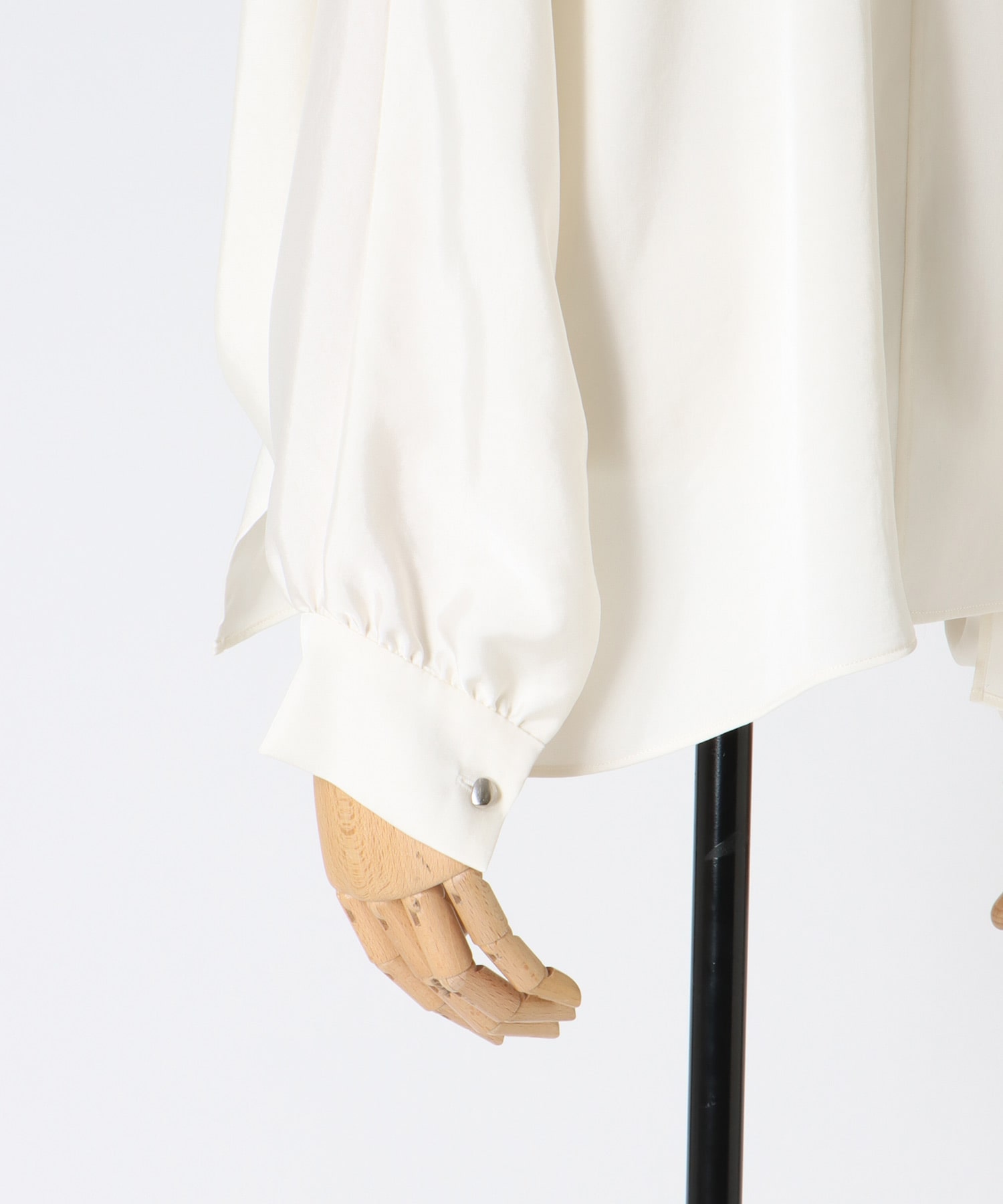 toromi sway V neeck blouse