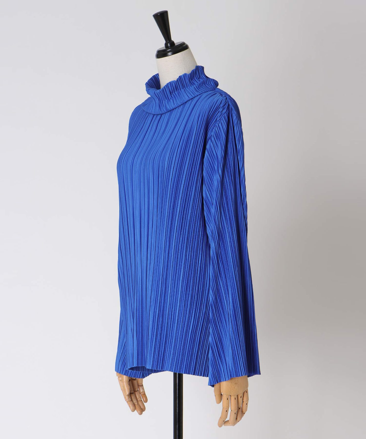 pleats funnel neck blouse