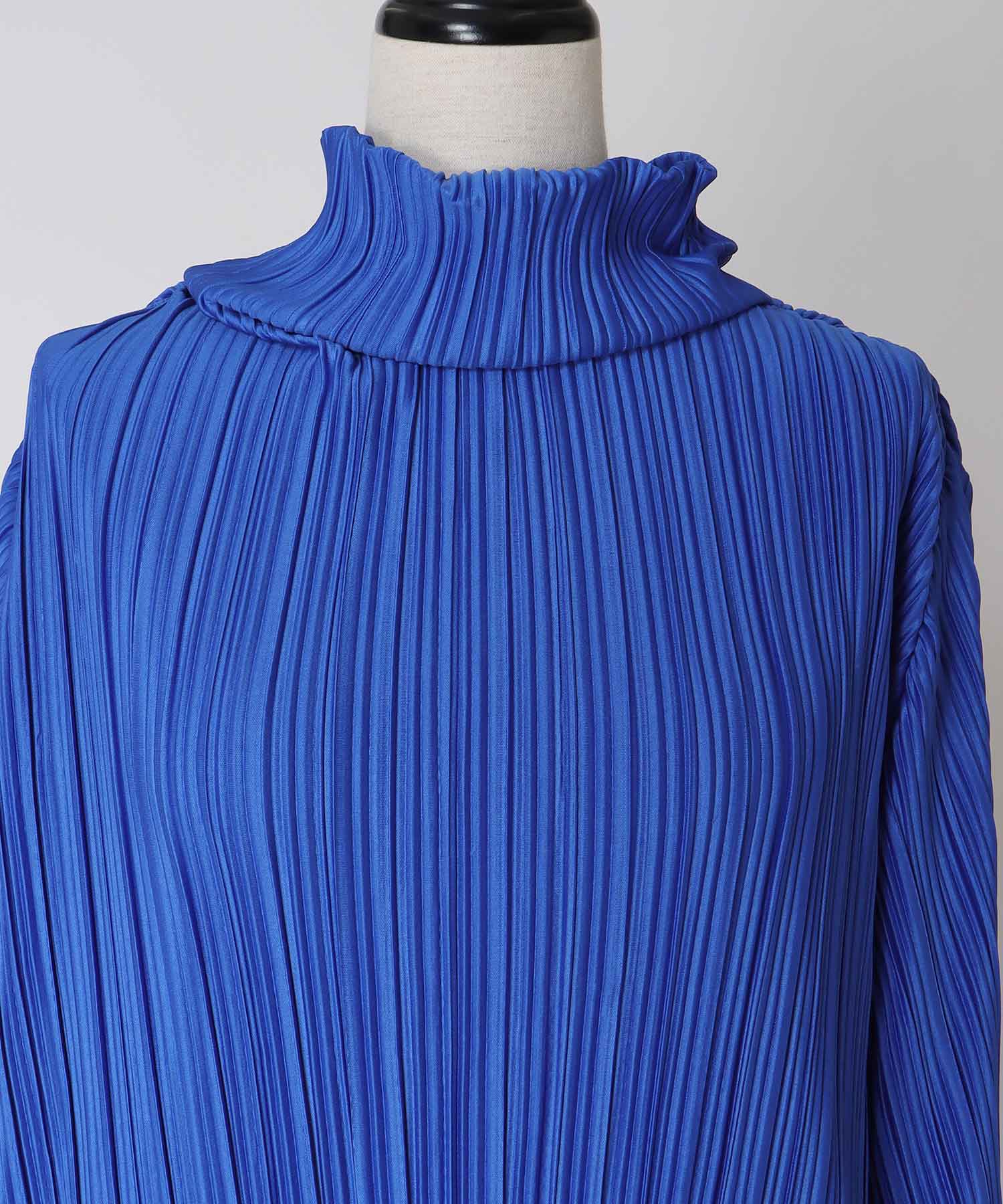 pleats funnel neck blouse
