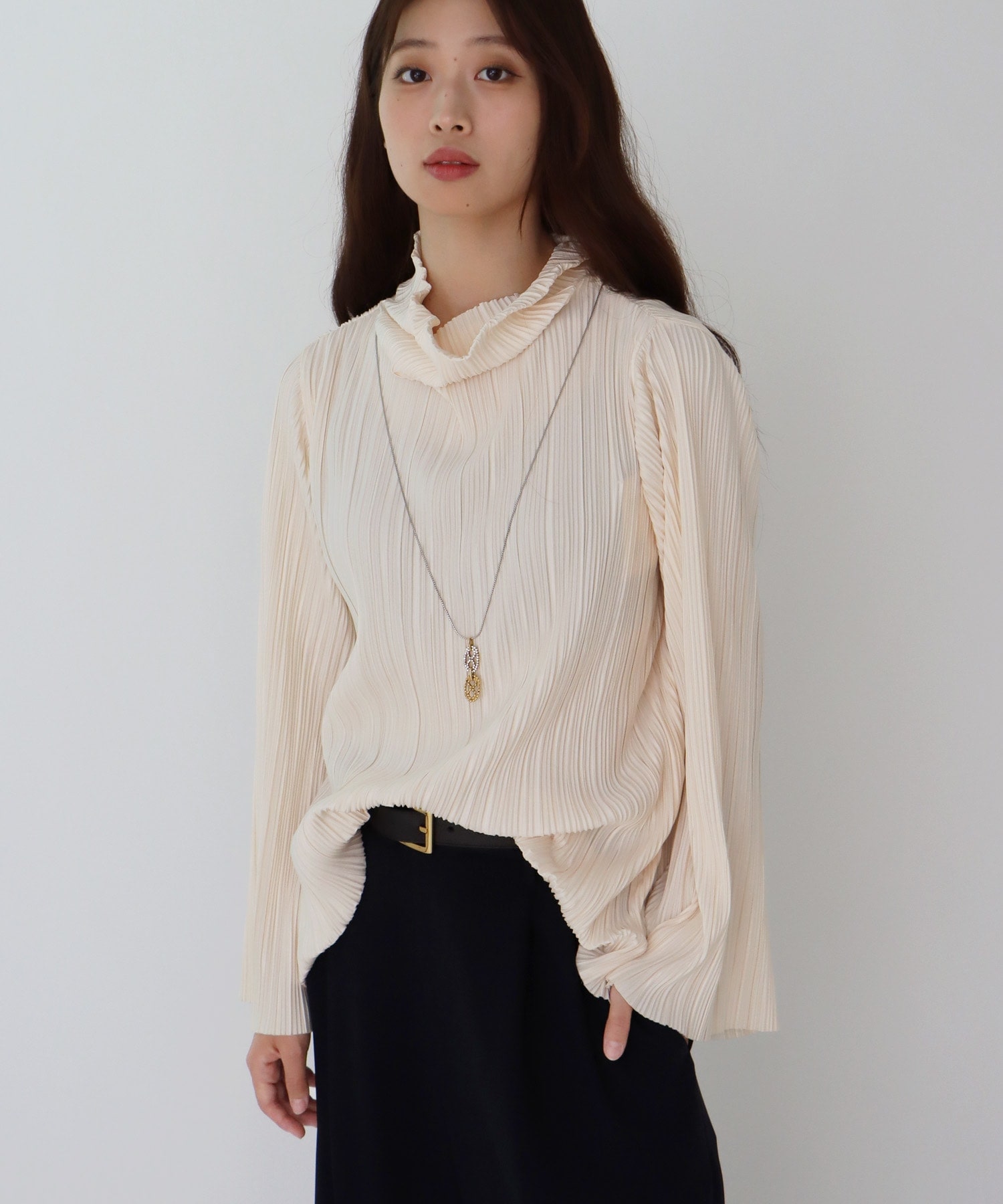 pleats funnel neck blouse