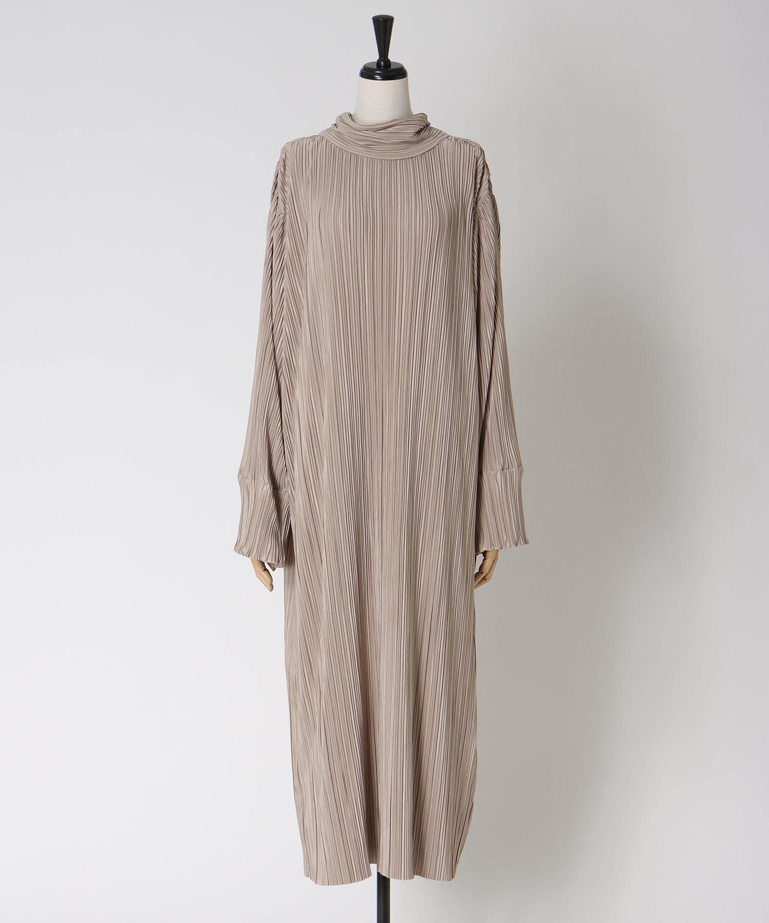pleats funnel neck dress