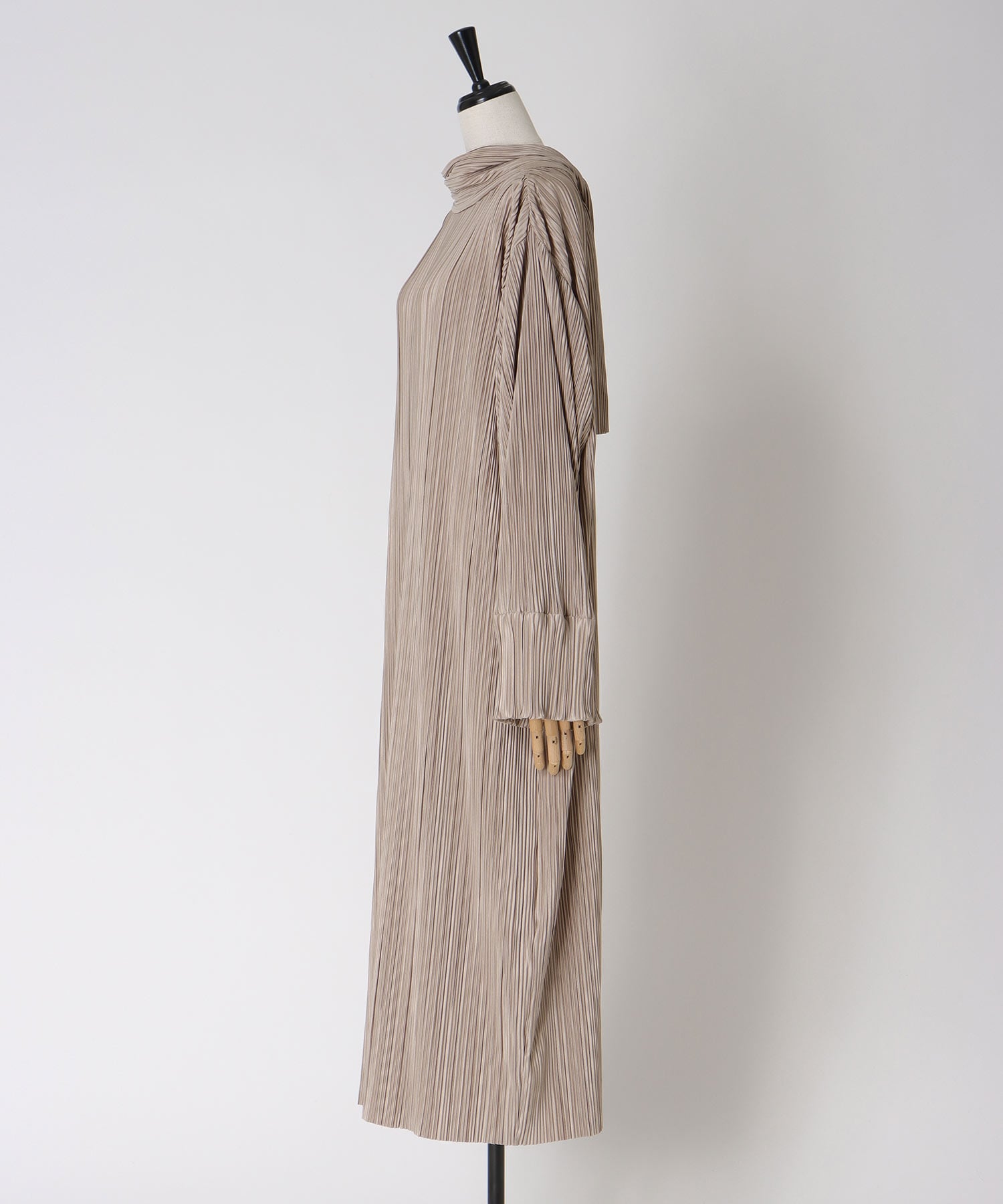 pleats funnel neck dress