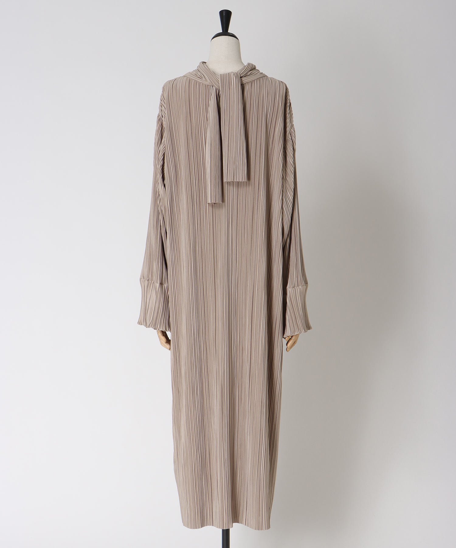 pleats funnel neck dress