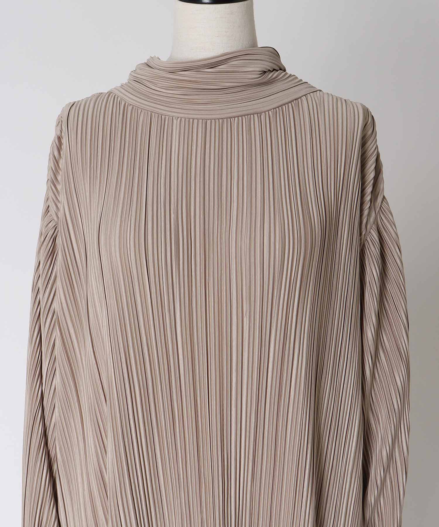 pleats funnel neck dress